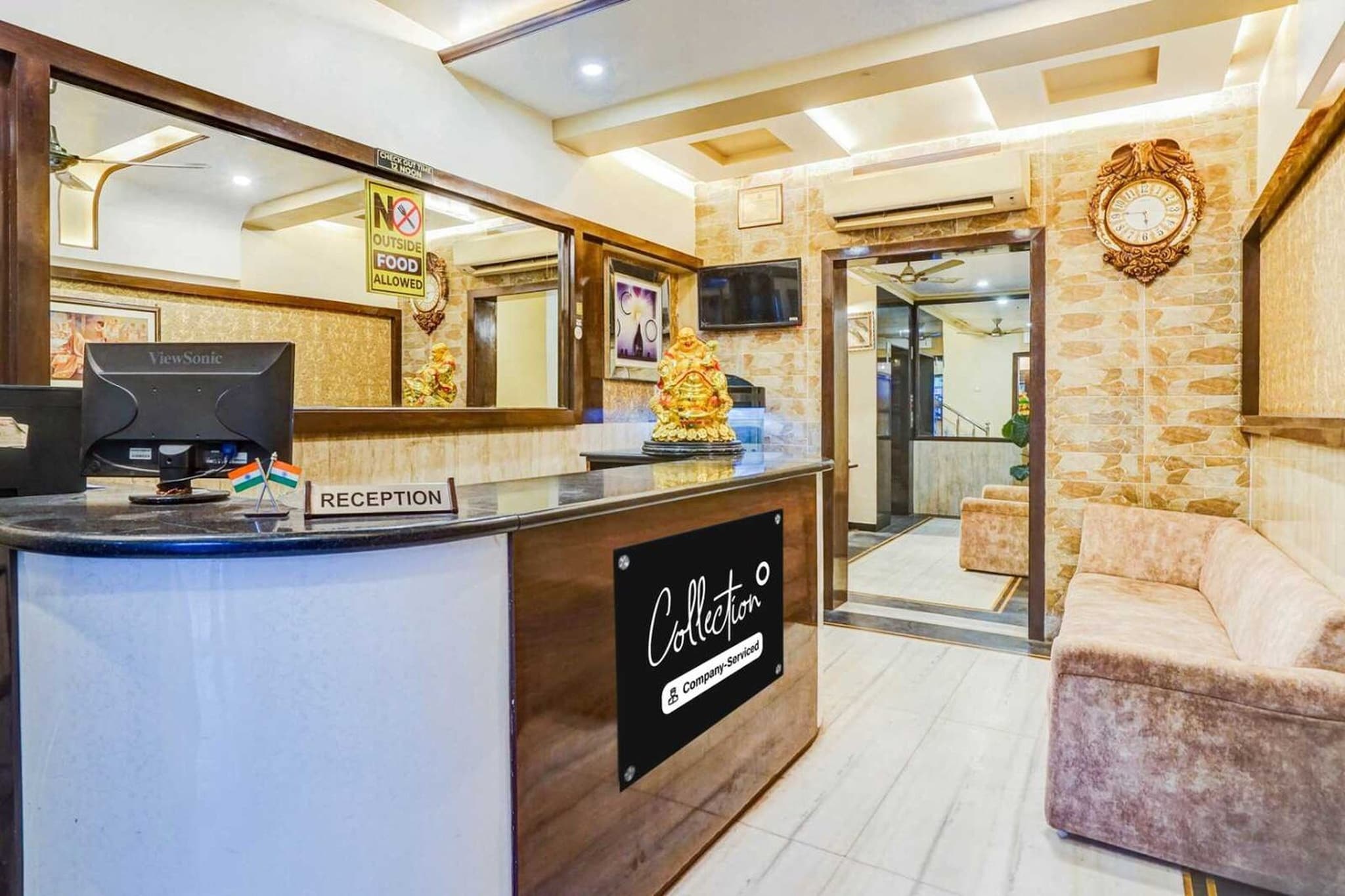 Ground floor: (bedroom(double bed, TV, seating area, air conditioning, Towels incl., telephone), bathroom(bathtub or shower, shower, washbasin, toilet, shampoo, body soap, hot water), lift)