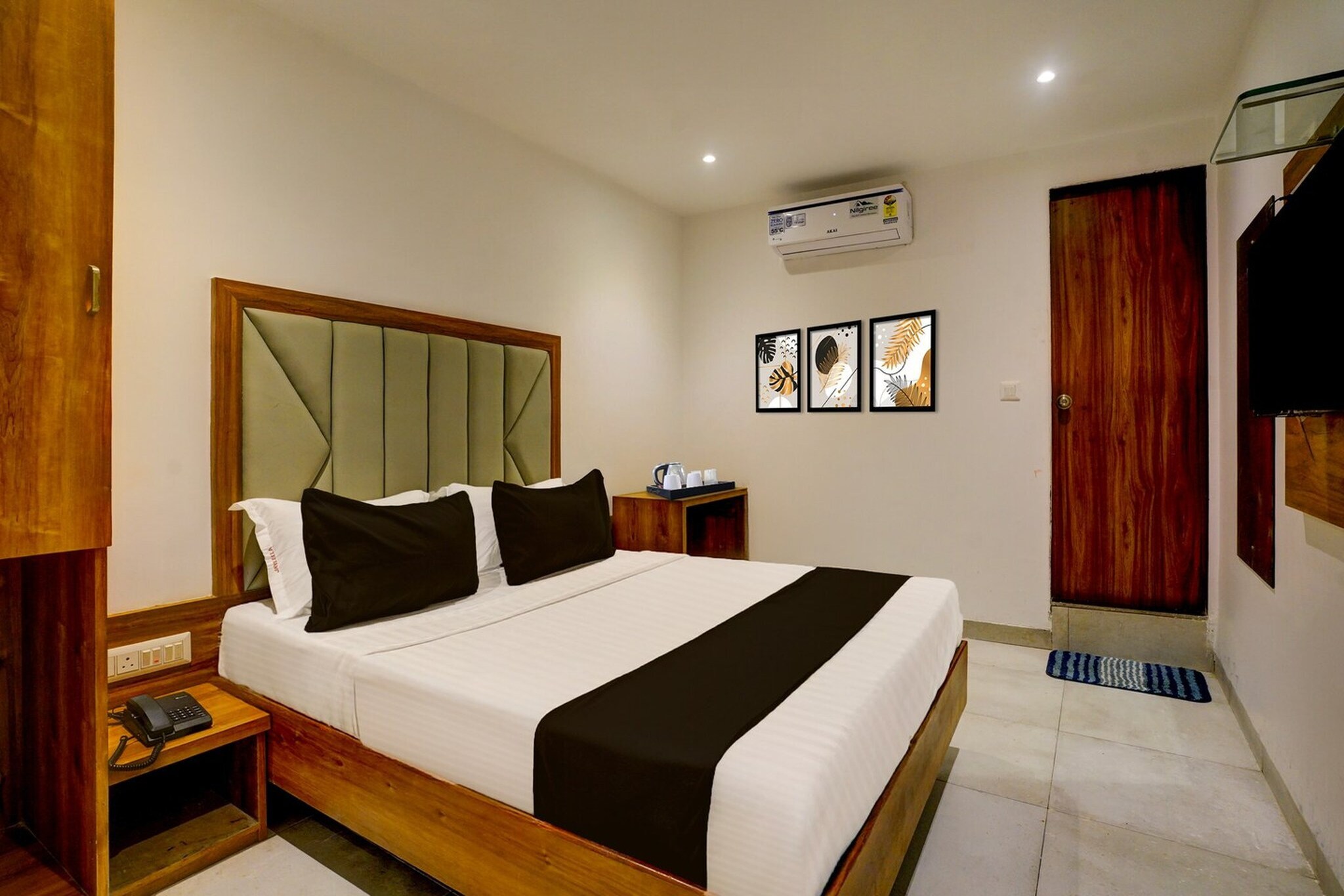 Set within 2.1 km of Phoenix Market City Mall and 5.2 km of Powai Lake, Collection O Sakinaka Mumbai Airport T2 offers rooms with air conditioning and a private bathroom in Mumbai. With free WiFi, this 3-star hotel offers room service and a 24-hour front desk. The hotel has family rooms.

All guest rooms at the hotel come with a seating area, a flat-screen TV with satellite channels and a private bathroom with free toiletries and a bath or shower. All units feature a desk.

Indian Institute of Technology, Bombay is 6.9 km from Collection O Sakinaka Mumbai Airport T2, while ISKCON is 8.3 km from the property. Chhatrapati Shivaji International Mumbai Airport is 2 km away.

Unmarried couples are warmly welcome at this property.

Guests with local ID proof are warmly welcome.