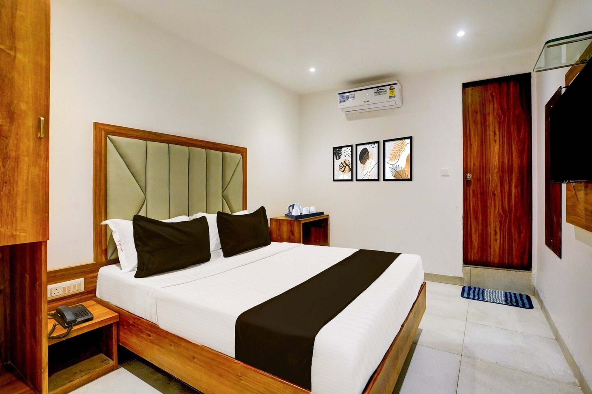 Set within 2.1 km of Phoenix Market City Mall and 5.2 km of Powai Lake, Collection O Sakinaka Mumbai Airport T2 offers rooms with air conditioning and a private bathroom in Mumbai. With free WiFi, this 3-star hotel offers room service and a 24-hour front desk. The hotel has family rooms.

All guest rooms at the hotel come with a seating area, a flat-screen TV with satellite channels and a private bathroom with free toiletries and a bath or shower. All units feature a desk.

Indian Institute of Technology, Bombay is 6.9 km from Collection O Sakinaka Mumbai Airport T2, while ISKCON is 8.3 km from the property. Chhatrapati Shivaji International Mumbai Airport is 2 km away.

Unmarried couples are warmly welcome at this property.

Guests with local ID proof are warmly welcome.