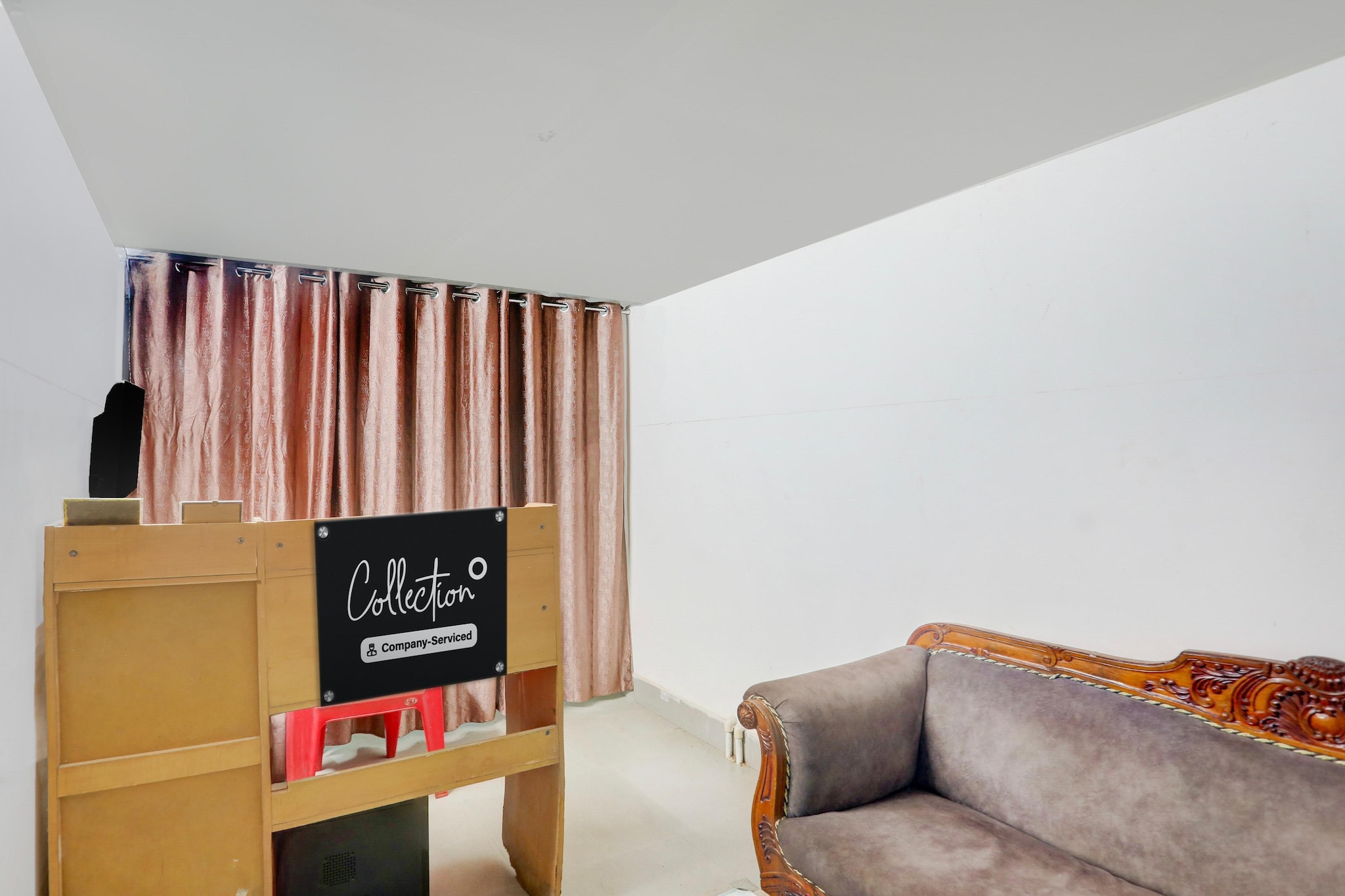 Ground floor: (bedroom(double bed, TV, seating area, air conditioning, telephone), bathroom(bathtub or shower, shower, washbasin, toilet, Towels incl., shampoo, body soap, hot water))