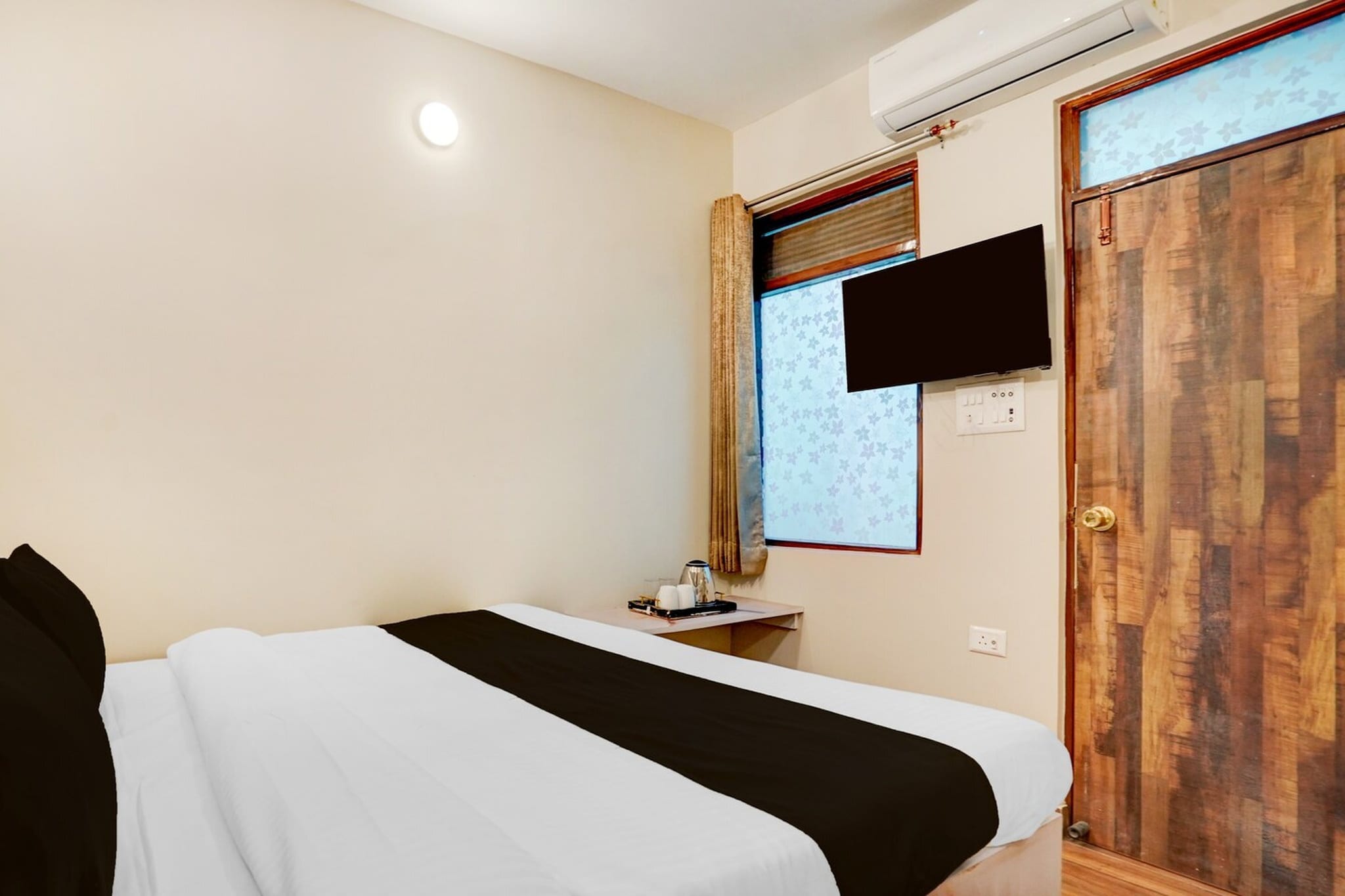 Located within 9.2 km of Gurudwara Bangla Sahib and 11 km of Jantar Mantar, Hotel O Ramesh Nagar Metro Station Formerly Rosewood provides rooms with air conditioning and a private bathroom in New Delhi. With free WiFi, this 3-star hotel offers room service and a 24-hour front desk. The hotel features family rooms.

All units at the hotel are equipped with a seating area, a flat-screen TV with satellite channels and a private bathroom with free toiletries and a bath or shower. All rooms include a desk.

Rashtrapati Bhavan is 11 km from Hotel O Ramesh Nagar Metro Station Formerly Rosewood, while Gurudwara Sis Ganj Sahib is 12 km away. Delhi International Airport is 13 km from the property.

Unmarried couples are warmly welcome at this property.
Guests with local ID proof are warmly welcome.
Apologies, but we are currently unable to host foreign nationals at this property.
Check-in is only available to guests aged 18 and above. Please provide a government-issued ID to confirmÂ yourÂ age.
Early Check-In Policy: A full dayâ€™s room rate will be charged for check-ins before 6:00 AM. Complimentary early check-in is available between 6:00 AM and 10:00 AM, subject to room availability.