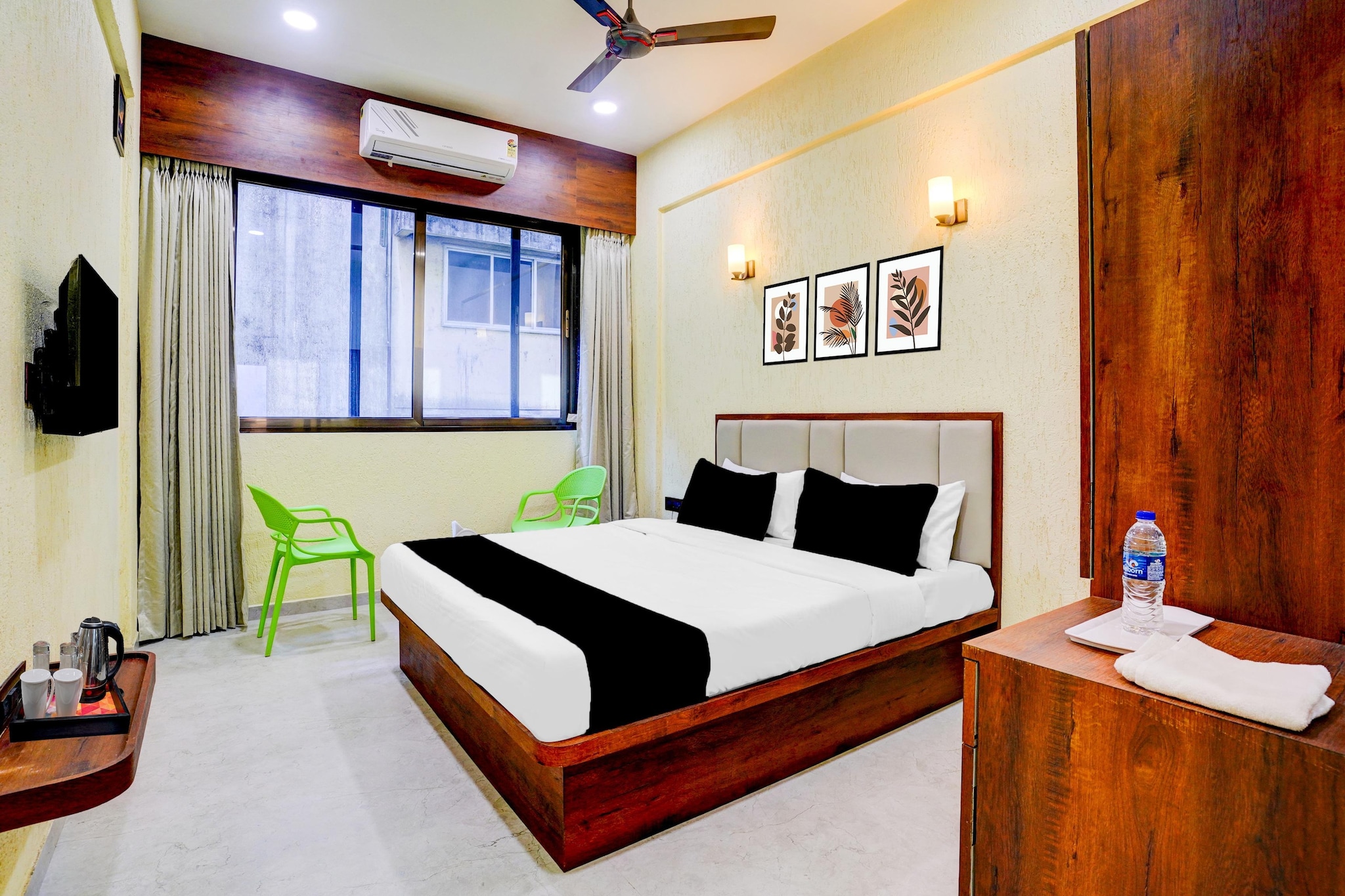 Situated within 33 km of Phoenix Market City Mall and 36 km of Powai Lake, Collection O Kalamboli New Panvel Formerly Golden Paradise features rooms with air conditioning and a private bathroom in Kalamboli. With free WiFi, this 3-star hotel offers room service and a 24-hour front desk. The hotel has family rooms.

All rooms at the hotel are fitted with a seating area, a flat-screen TV with satellite channels and a private bathroom with free toiletries and a bath or shower. The rooms have a desk.

Dadar Railway Station is 36 km from Collection O Kalamboli New Panvel Formerly Golden Paradise, while Indian Institute of Technology, Bombay is 37 km from the property. Chhatrapati Shivaji International Mumbai Airport is 33 km away.

Unmarried couples are warmly welcome at this property.
Guests with local ID proof are warmly welcome.
Apologies, but we are currently unable to host foreign nationals at this property.
Check-in is only available to guests aged 18 and above. Please provide a government-issued ID to confirmÂ yourÂ age.
Early Check-In Policy: A full dayâ€™s room rate will be charged for check-ins before 6:00 AM. Complimentary early check-in is available between 6:00 AM and 10:00 AM, subject to room availability.