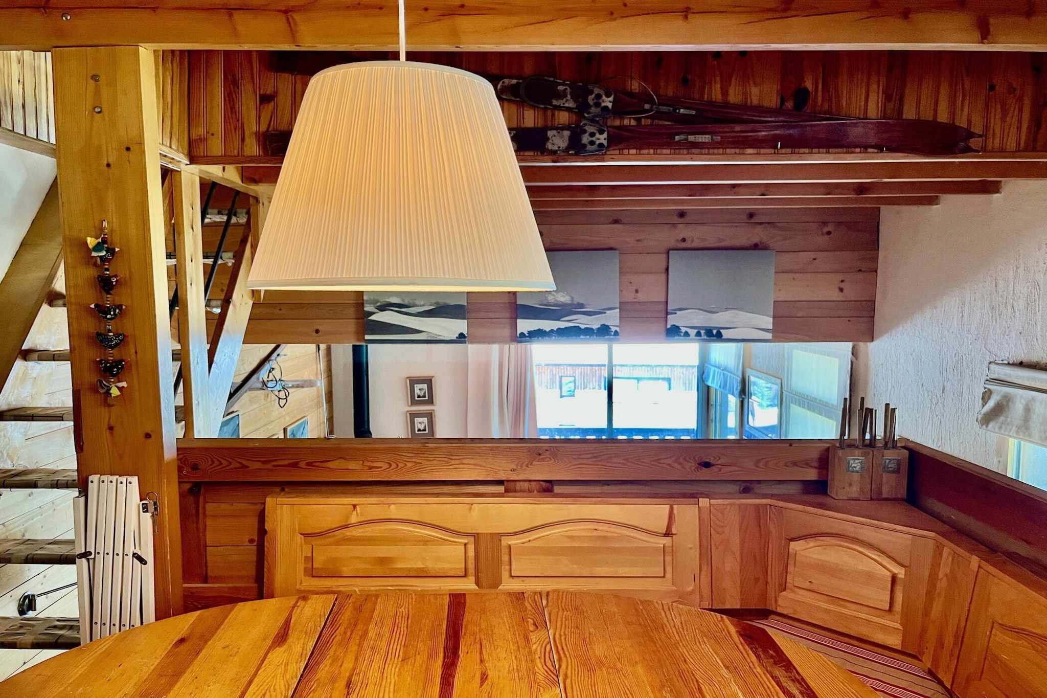 The apartment in Allos has 4 bedrooms and capacity for 8 persons. Accommodation of 70 m² cozy and is very light, It has mountain. The property is located 200 m city, 200 m ski resort, 200 m the restaurant and it is located in a a family-friendly zone and in a mountainous area. The accommodation is equipped with the following items: washing machine, iron, internet (Wi-Fi), balcony, electric heating, 1 TV. The open plan kitchen, electric, is equipped with refrigerator, microwave, dishwasher, dishes/cutlery, kitchen utensils, coffee machine and kettle.