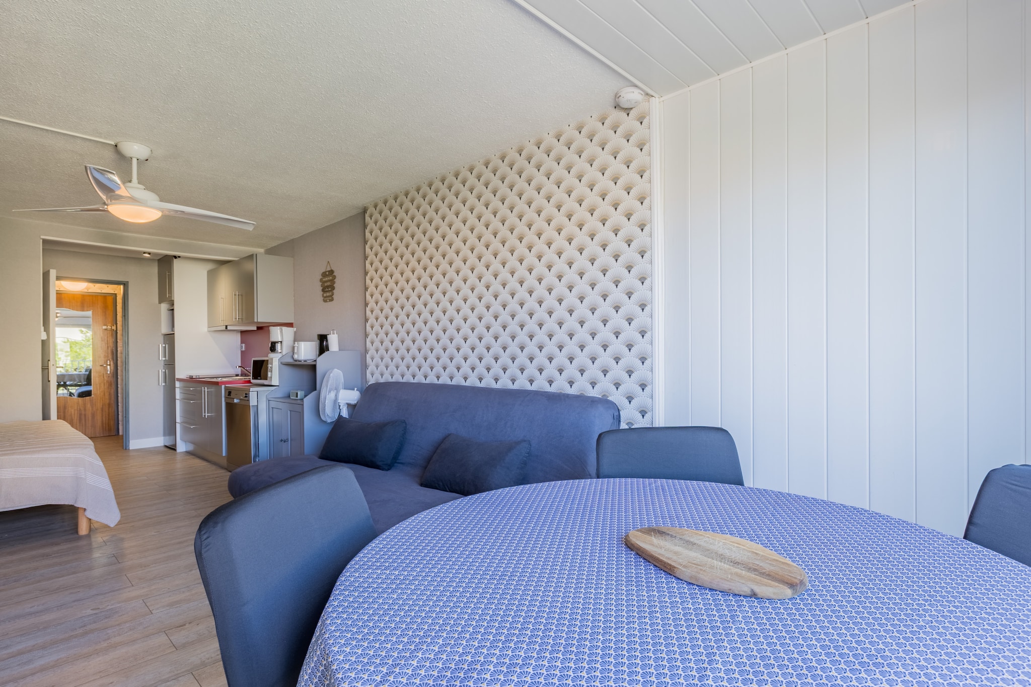 open kitchen(electric kettle, toaster, coffee machine, microwave, dishwasher, fridge, freezer, dishes and cutlery), Living/diningroom(double bed, double sofa bed, TV, dining table), bathroom(shower, washbasin, toilet), washing machine, parking, iron