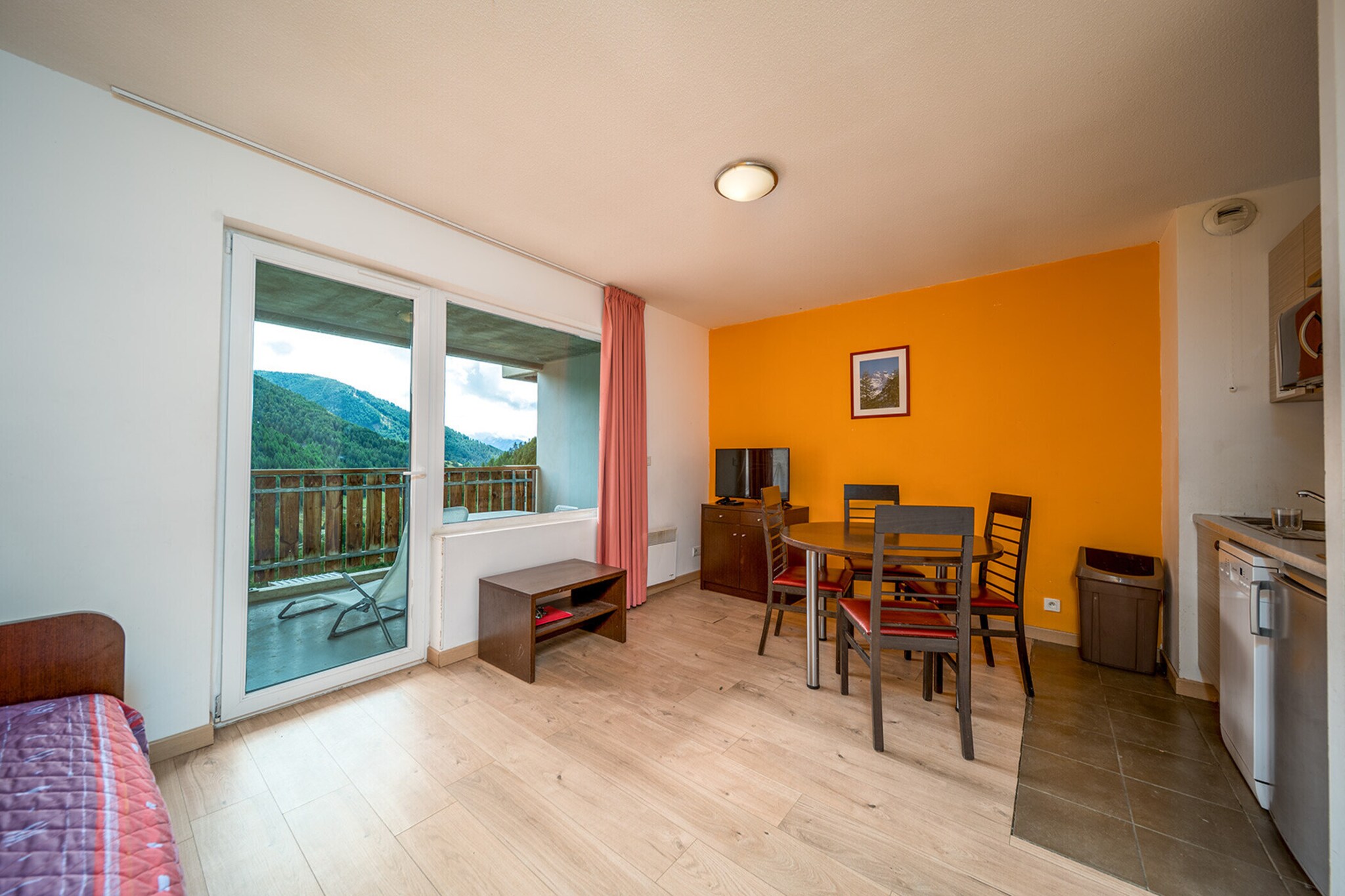 Cozy 2- bedroom Mountain Apartment in Allos.