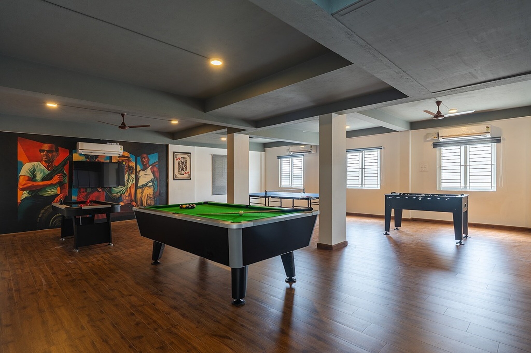 Ground floor: (Living room(TV, seating area, air conditioning), Kitchen(electric kettle, coffee machine, oven, microwave, fridge), bedroom(seating area, air conditioning, Queen Bed), bedroom(seating area, air conditioning, Queen Bed), bathroom(shower, toilet, Towels incl., shampoo, body soap, hot water), bathroom(shower, toilet, Towels incl., shampoo, body soap, hot water))