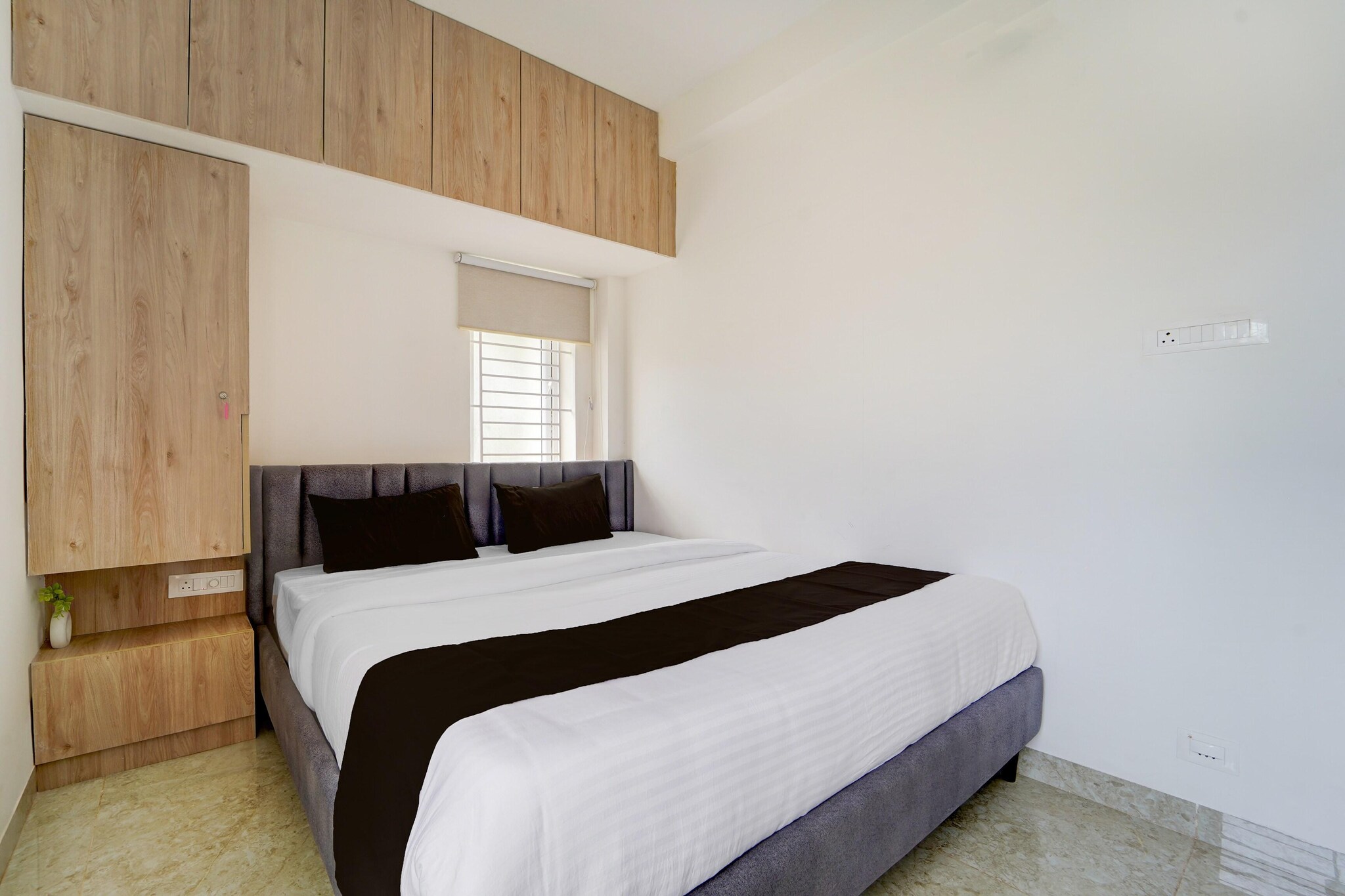 Located close to Coimbatore Airport and surrounded by popular hubs like Prozone Mall, IT parks, medical centers, and nightlife spots such as Rocks the Bar and Mufassa, this premium apartment offers the perfect blend of comfort and convenience for families, groups, and business travellers.
Accommodation
Enjoy the comfort of a 2BHK apartment designed for a homely yet premium stay. With two queen-sized bedrooms, private bathrooms, a spacious living room, and a fully equipped kitchen, the apartment ensures a relaxed and hassle-free experience.
Villa Amenities
✔ Indoor games (Billiards, Table Tennis, Carrom, Darts, Football table, Ice Hockey table)
✔ Children’s play area & park
✔ LED TV (55â€)
✔ Coffee/Tea maker
✔ Refrigerator & RO Purifier
✔ Modular Kitchen (with toaster, stove, cutlery & crockery)
✔ Geyser & Toiletries
✔ Projector & Home Theatre
✔ High-speed Wi-Fi
✔ Parking
Bedrooms
• Bedroom 1: Queen-sized bed | Ensuite bathroom | AC | Fan | Wardrobe space | Work/study desk | Sofa chair
• Bedroom 2: Queen-sized bed | AC | Fan | Wardrobe space | Work/study desk | Sofa chair
Bathrooms
Each ensuite bathroom is equipped with:
🚿 Shower | Geyser | Hand jet spray | Organic toiletries & towels | Western commode
Living & Dining
• Living Room: Sofa seating with a center table | 55†TV | AC | Fans
Kitchen
A fully equipped open kitchen with ample storage space and all necessary appliances: Refrigerator | Oven | Kettle | Stove | Cooking utensils
Dine
🴠The villa comes with a fully equipped kitchen, giving you the flexibility to prepare both vegetarian and non-vegetarian meals.
Nearby Attractions
• Isha Yoga
• Coimbatore Airport
• Prozone Mall
• Medical Hub (KMCH, PSG, Ramakrishna, Kumaran Hospital)
• Saravanampatti IT & TIDEL Park
• Rocks the Bar & Mufassa