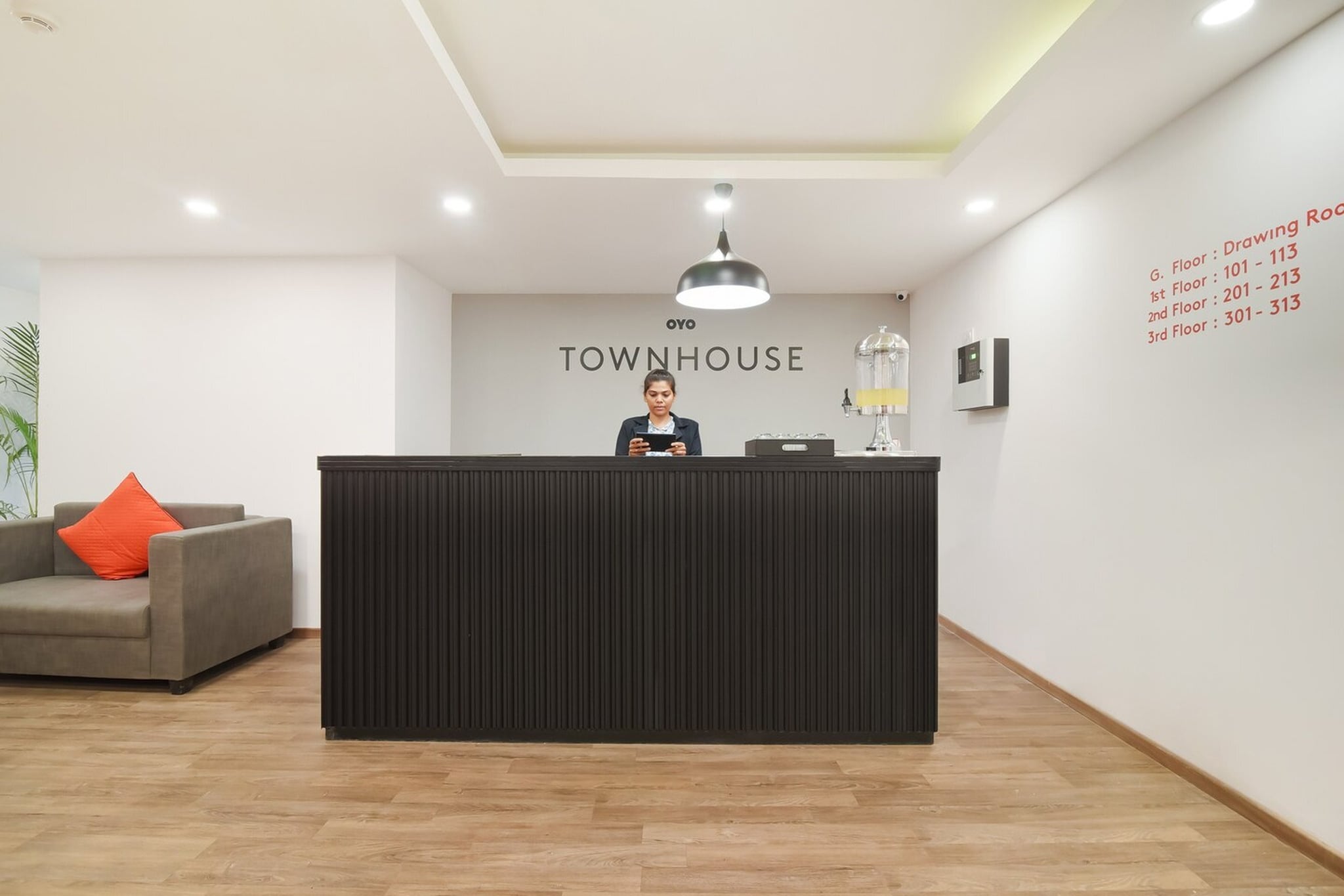 Ground floor: (bedroom(double bed, TV, seating area, air conditioning, telephone), bathroom(bathtub or shower, shower, washbasin, toilet, Towels incl., shampoo, body soap, hot water), bar)