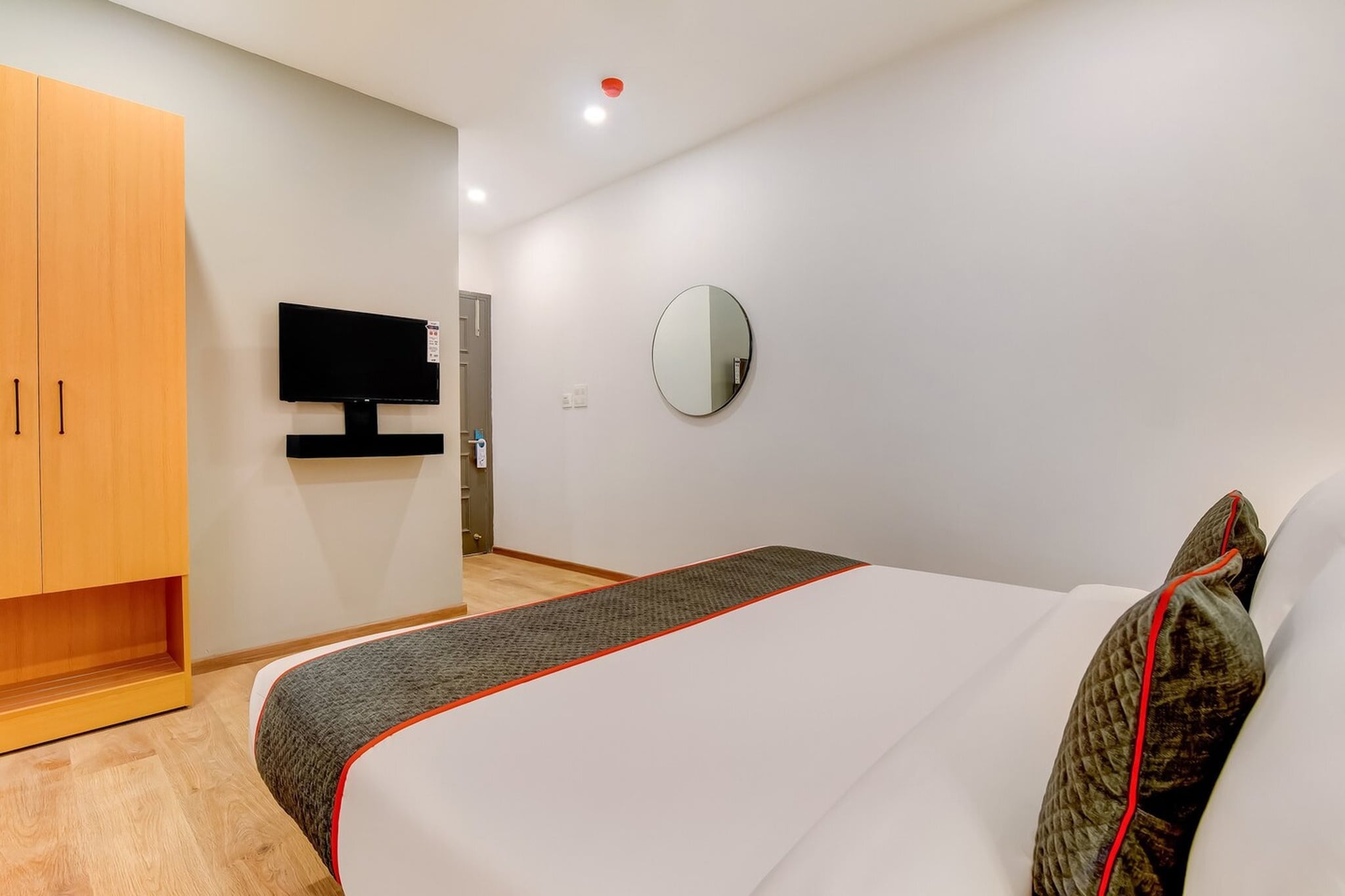 Situated within 12 km of Gurudwara Sis Ganj Sahib and 13 km of Red Fort, Collection O Near Kohat Enclave Metro Station features rooms with air conditioning and a private bathroom in New Delhi. Among the facilities at this property are room service and a 24-hour front desk, along with free WiFi throughout the property. The property is non-smoking and is located 14 km from Gurudwara Bangla Sahib.
All rooms at the hotel are fitted with a seating area, a flat-screen TV with satellite channels and a private bathroom with free toiletries and a bath or shower. All guest rooms have a desk.
Jantar Mantar is 15 km from Collection O Near Kohat Enclave Metro Station, while Feroz Shah Kotla Cricket Stadium is 15 km from the property. Delhi International Airport is 20 km away.
Unmarried couples are warmly welcome at this property.
Guests with local ID proof are warmly welcome.
Early Check-In Policy: A full day’s room rate will be charged for check-ins before 6:00 AM. Complimentary early check-in is available between 6:00 AM and 10:00 AM, subject to room availability.
Check-in is only available to guests aged 18 and above. Please provide a government-issued ID to confirm your age.