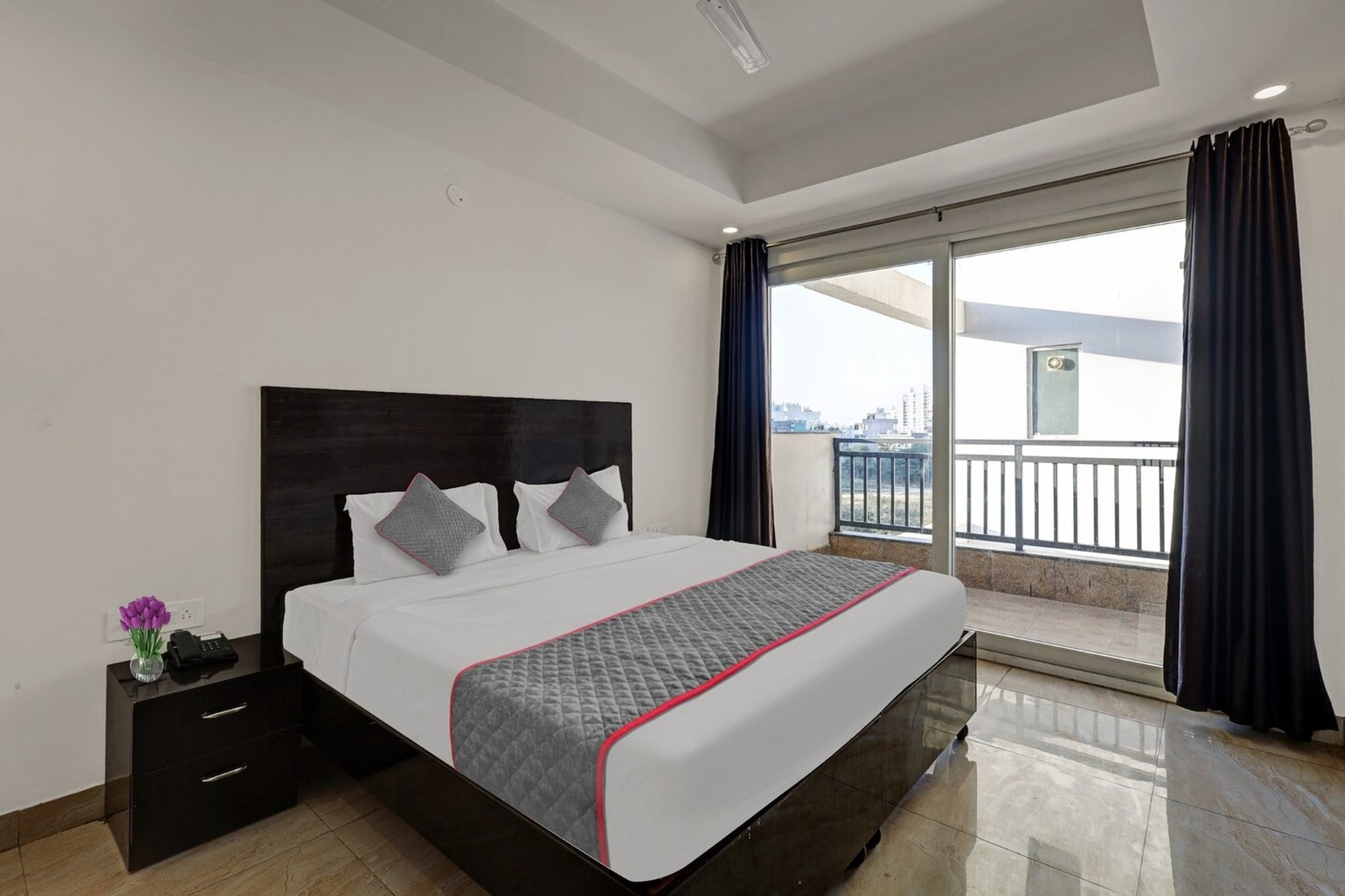 Townhouse Tipsyy Near Bestech Central Square Mall is situated in Gurgaon, within 6.5 km of MG Road and 6.9 km of WorldMark Gurgaon. With a shared lounge, the 4-star hotel has air-conditioned rooms with free WiFi, each with a private bathroom. The accommodation features a shared kitchen, room service and luggage storage for guests.
The rooms at the hotel are fitted with a seating area and a flat-screen TV with satellite channels. Guest rooms have a desk.
A continental breakfast is available at Townhouse Tipsyy Near Bestech Central Square Mall.
Laundry facilities, and a business centre are available, as well as a 24-hour front desk.
Qutub Minar is 17 km from the accommodation, while Tughlaqabad Fort is 24 km away. Delhi International Airport is 13 km from the property, and the property offers a paid airport shuttle service.
Early Check-In Policy: A full day’s room rate will be charged for check-ins before 6:00 AM. Complimentary early check-in is available between 6:00 AM and 10:00 AM, subject to room availability.
Check-in is only available to guests aged 18 and above. Please provide a government-issued ID to confirm your age.