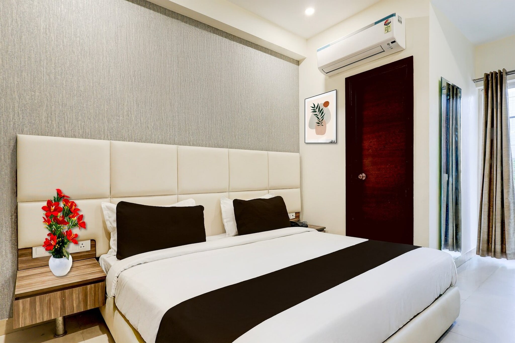 Situated within 6.1 km of MG Road and 7 km of WorldMark Gurgaon, Townhouse Hotel Sec- 54 Golf Course Road features rooms with air conditioning and a private bathroom in Gurgaon. This 3-star hotel offers room service, a 24-hour front desk and free WiFi. The hotel has family rooms.

All rooms at the hotel are fitted with a seating area, a flat-screen TV with satellite channels and a private bathroom with free toiletries and a shower. The rooms have a desk.

Guests at Townhouse Hotel Sec- 54 Golf Course Road can enjoy a continental breakfast.

Qutub Minar is 17 km from the accommodation, while Tughlaqabad Fort is 23 km from the property. Delhi International Airport is 12 km away.

Unmarried couples are warmly welcome at this property.
Guests with local ID proof are warmly welcome.
Apologies, but we are currently unable to host foreign nationals at this property.
Early Check-In Policy: A full dayâ€™s room rate will be charged for check-ins before 6:00 AM. Complimentary early check-in is available between 6:00 AM and 10:00 AM, subject to room availability.
 
Check-in is only available to guests aged 18 and above. Please provide a government-issued ID to confirm your age.