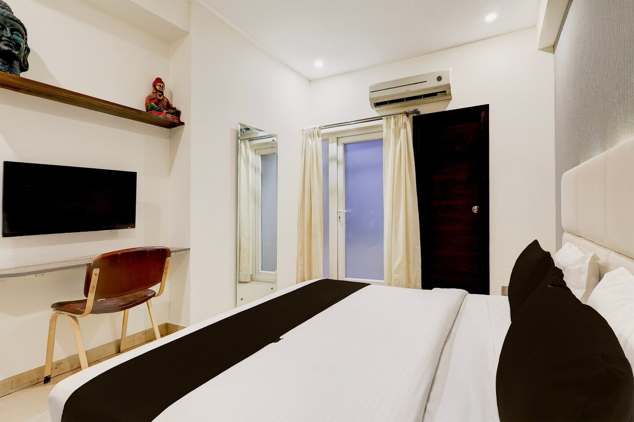 Townhouse Hotel Sec- 54 Golf Course Road