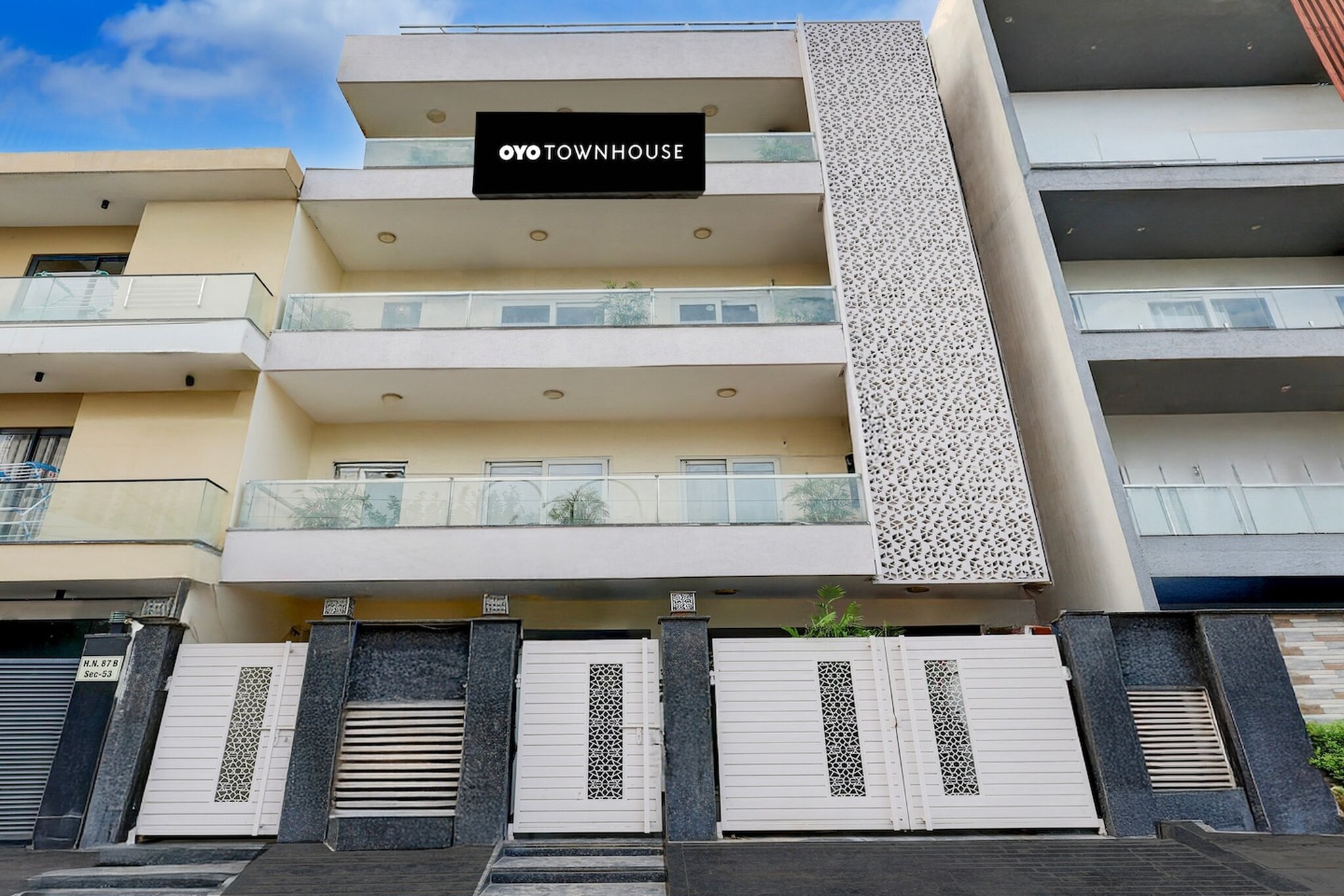 Townhouse Hotel Sec- 54 Golf Course Road