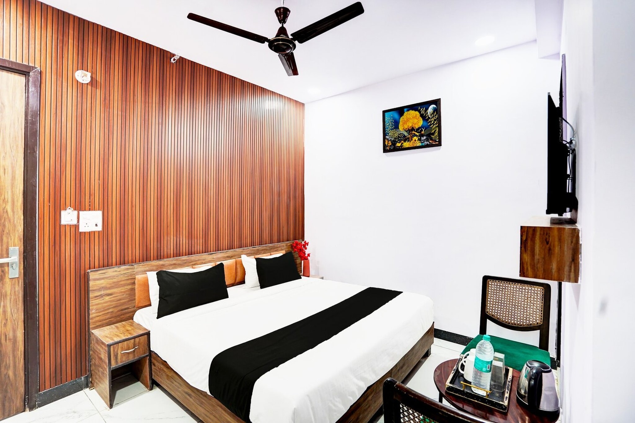 Situated within 17 km of Red Fort and 18 km of Gurudwara Sis Ganj Sahib, Super Collection O Hotel Star Inn Near By Hindon Airforce Mohan Nagar Ghaziabad features rooms with air conditioning and a private bathroom in Ghaziabad. This 4-star hotel offers room service, a 24-hour front desk and free WiFi. The hotel has family rooms.
The rooms at the hotel are fitted with a seating area, a flat-screen TV with satellite channels and a private bathroom with free toiletries and a bath or shower. All units have a desk.
Swaminarayan Akshardham is 18 km from Super Collection O Hotel Star Inn Near By Hindon Airforce Mohan Nagar Ghaziabad, while Rāj Ghāt is 19 km from the property. Hindon Airport is 2 km away.
Early Check-In Policy: A full day’s room rate will be charged for check-ins before 6:00 AM. Complimentary early check-in is available between 6:00 AM and 10:00 AM, subject to room availability.
Check-in is only available to guests aged 18 and above. Please provide a government-issued ID to confirm your age.