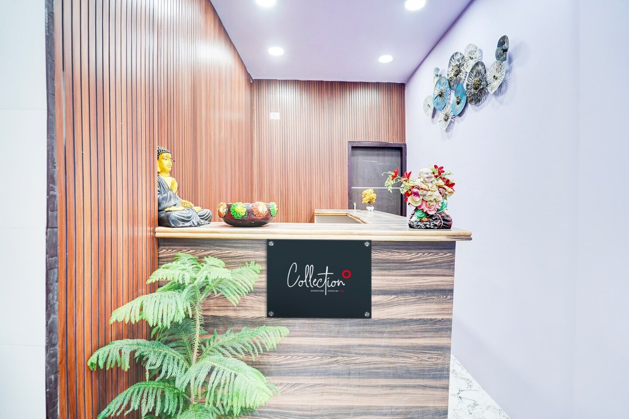 Ground floor: (bedroom(double bed, TV, seating area, air conditioning, Towels incl., telephone), bathroom(bathtub or shower, shower, washbasin, toilet, shampoo, body soap, hot water))