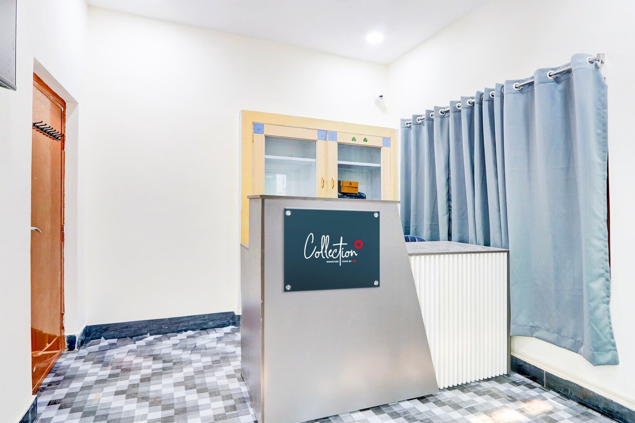 Ground floor: (bedroom(double bed, TV, seating area, air conditioning, telephone), bathroom(bathtub or shower, shower, washbasin, toilet, Towels incl., shampoo, body soap, hot water))