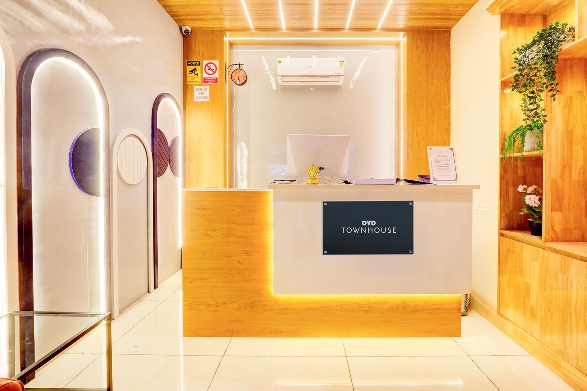 Ground floor: (bedroom(double bed, TV, seating area, air conditioning, telephone), bathroom(bathtub or shower, shower, washbasin, toilet, Towels incl., shampoo, body soap, hot water), lift)