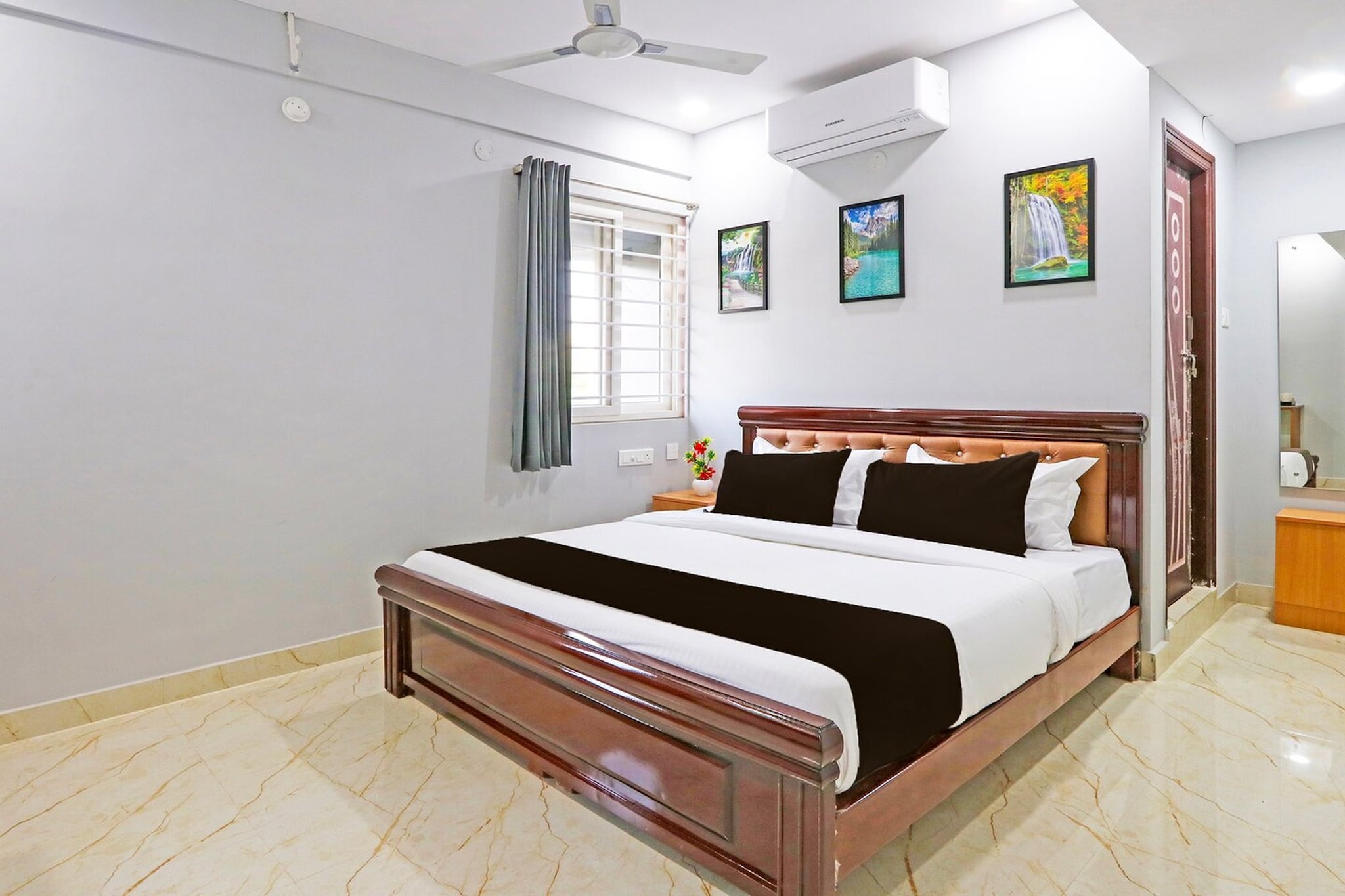 Set within 5 km of City Centre Mall and 6.3 km of Ravindra Bharathi, Super Townhouse QUALIA ELITE S R NAGAR features rooms in Hyderabad. Featuring a restaurant, the 4-star hotel has air-conditioned rooms with free WiFi, each with a private bathroom. The accommodation offers room service and a 24-hour front desk for guests.

The units in the hotel are equipped with a TV and free toiletries.

Hussain Sagar Lake is 6.4 km from Super Townhouse QUALIA ELITE S R NAGAR, while AP State Archaeology Museum is 7 km away. Rajiv Gandhi International Airport is 31 km from the property.
Early Check-In Policy: A full dayâ€™s room rate will be charged for check-ins before 6:00 AM. Complimentary early check-in is available between 6:00 AM and 10:00 AM, subject to room availability.
Check-in is only available to guests aged 18 and above. Please provide a government-issued ID to confirmÂ yourÂ age.

 1.Unmarried couples are warmly welcome at this property.
2. Guests with local ID proof are warmly welcome.
3.Foreign guests are welcome and allowed to stay at this property without any restrictions
4.No alcohol