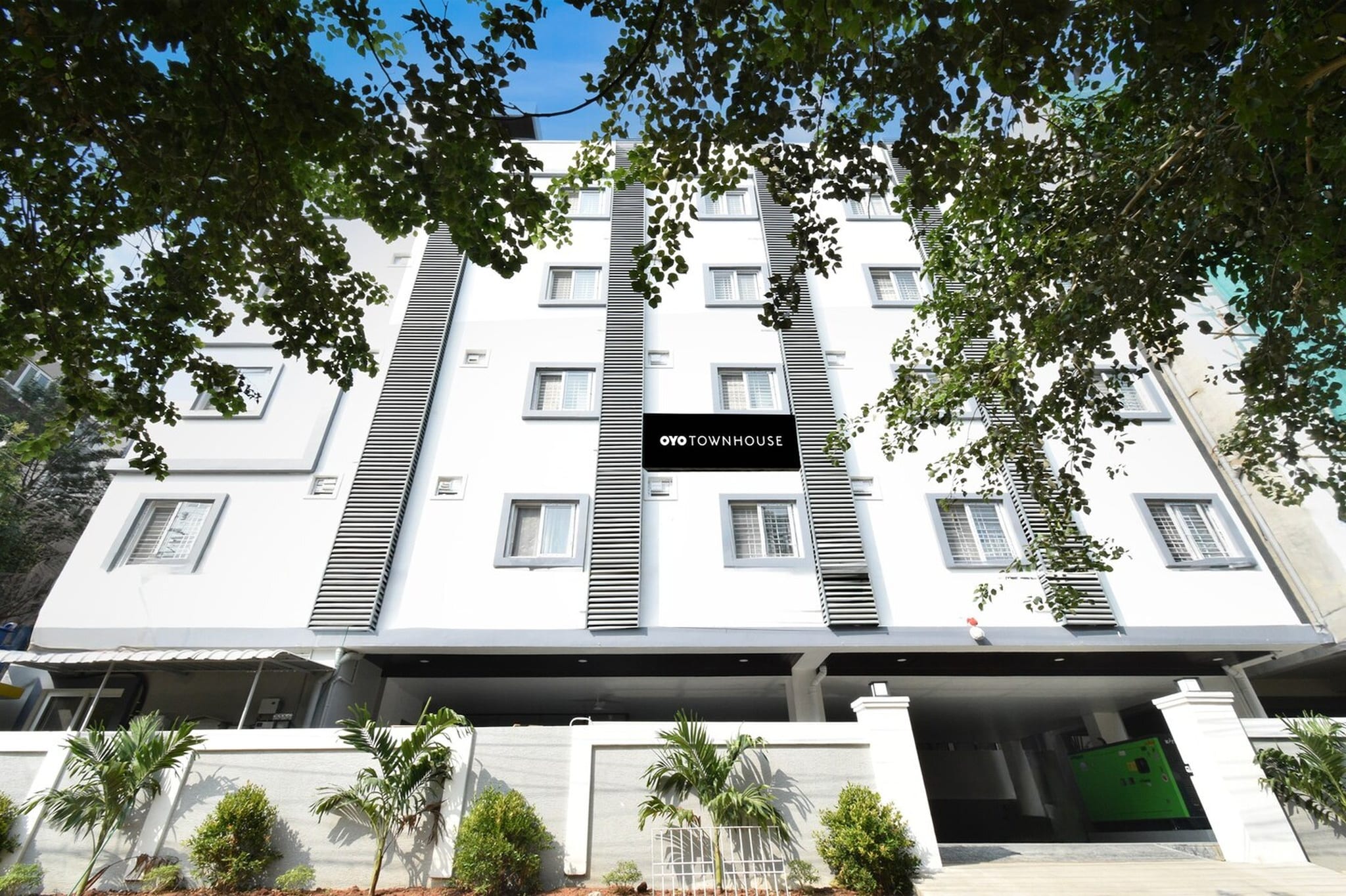 Super Townhouse Ikon Suites