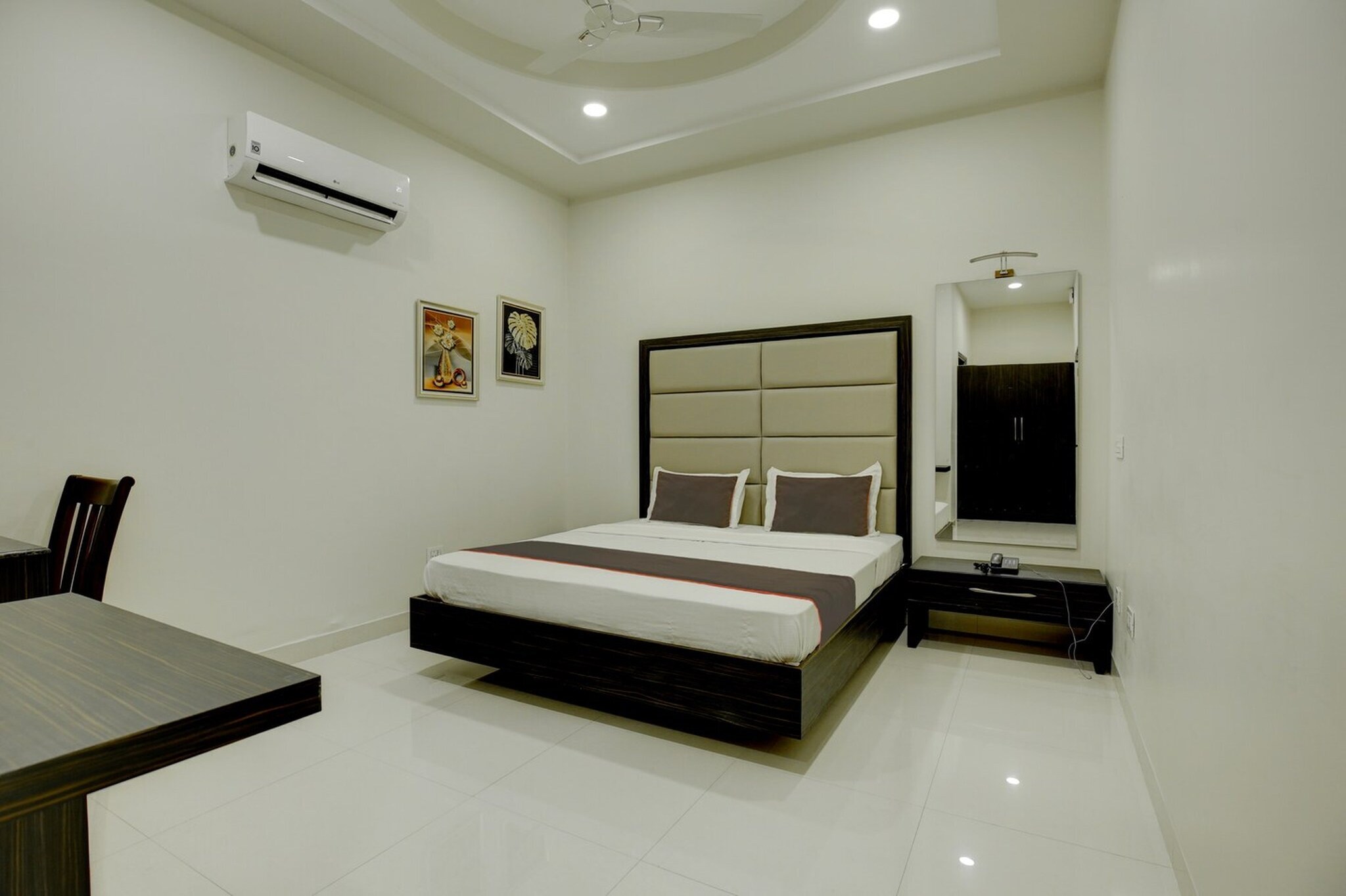 Collection O Ovel Hotel Grand