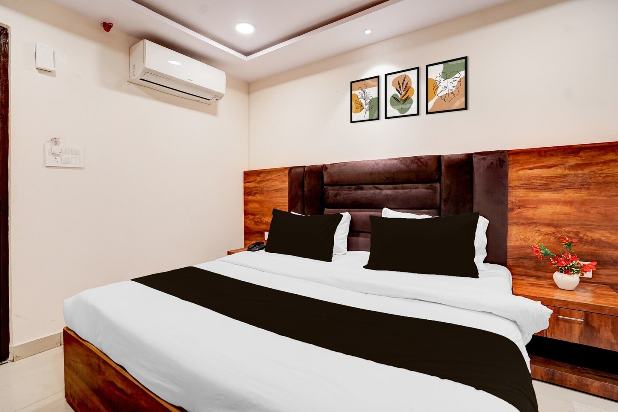Super Townhouse Hotel Rachna Inn