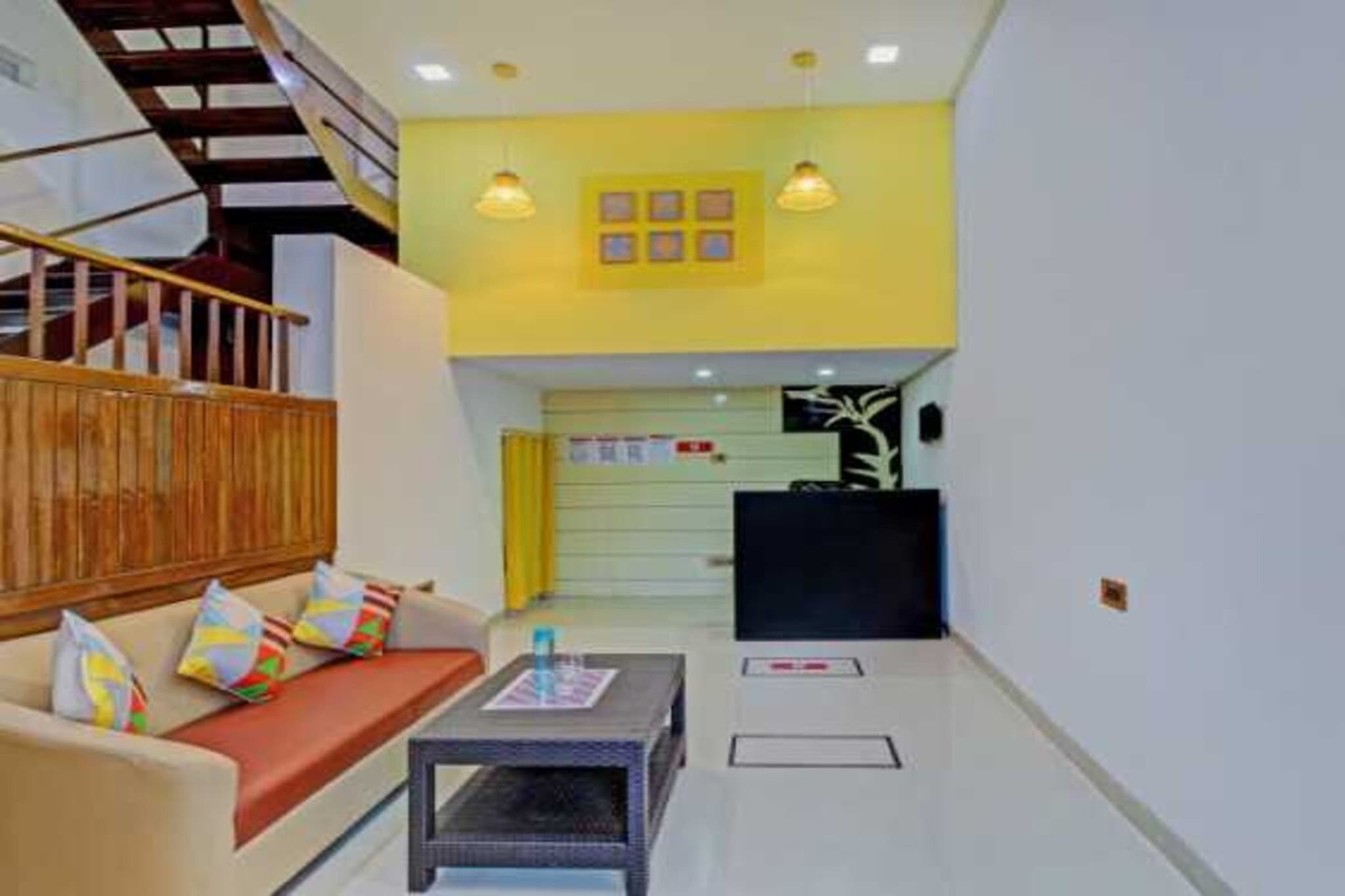 Ground floor: (bedroom(double bed, TV, seating area, air conditioning, telephone), bathroom(bathtub or shower, shower, washbasin, toilet, Towels incl., shampoo, body soap, hot water))