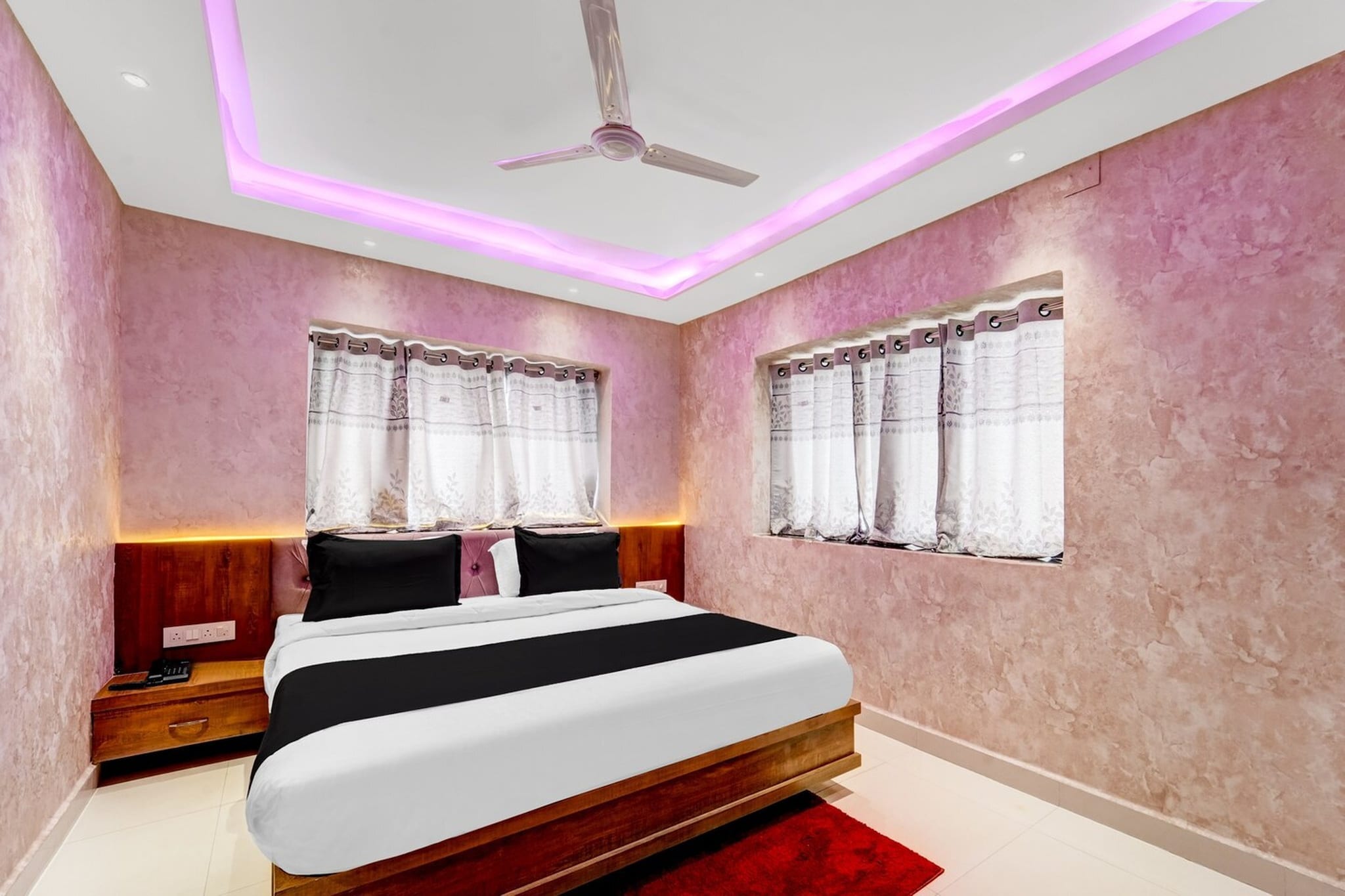 Situated in RÄnchÄ«, Jharkhand region, Super Townhouse La Vista is located 16 km from Ranchi Railway Station. This 4-star hotel offers room service, a 24-hour front desk and free WiFi. The hotel has family rooms.

All rooms at the hotel are fitted with a seating area, a flat-screen TV with satellite channels and a private bathroom with free toiletries and a bath or shower. The rooms at Super Townhouse La Vista have air conditioning and a desk.

A continental breakfast is available at the accommodation.

Birsa Munda Airport is 20 km from the property.

Unmarried couples are warmly welcome at this property.
Guests with local ID proof are warmly welcome.
Apologies, but we are currently unable to host foreign nationals at this property.
Early Check-In Policy: A full dayâ€™s room rate will be charged for check-ins before 6:00 AM. Complimentary early check-in is available between 6:00 AM and 10:00 AM, subject to room availability.
 
Check-in is only available to guests aged 18 and above. Please provide a government-issued ID to confirm your age.