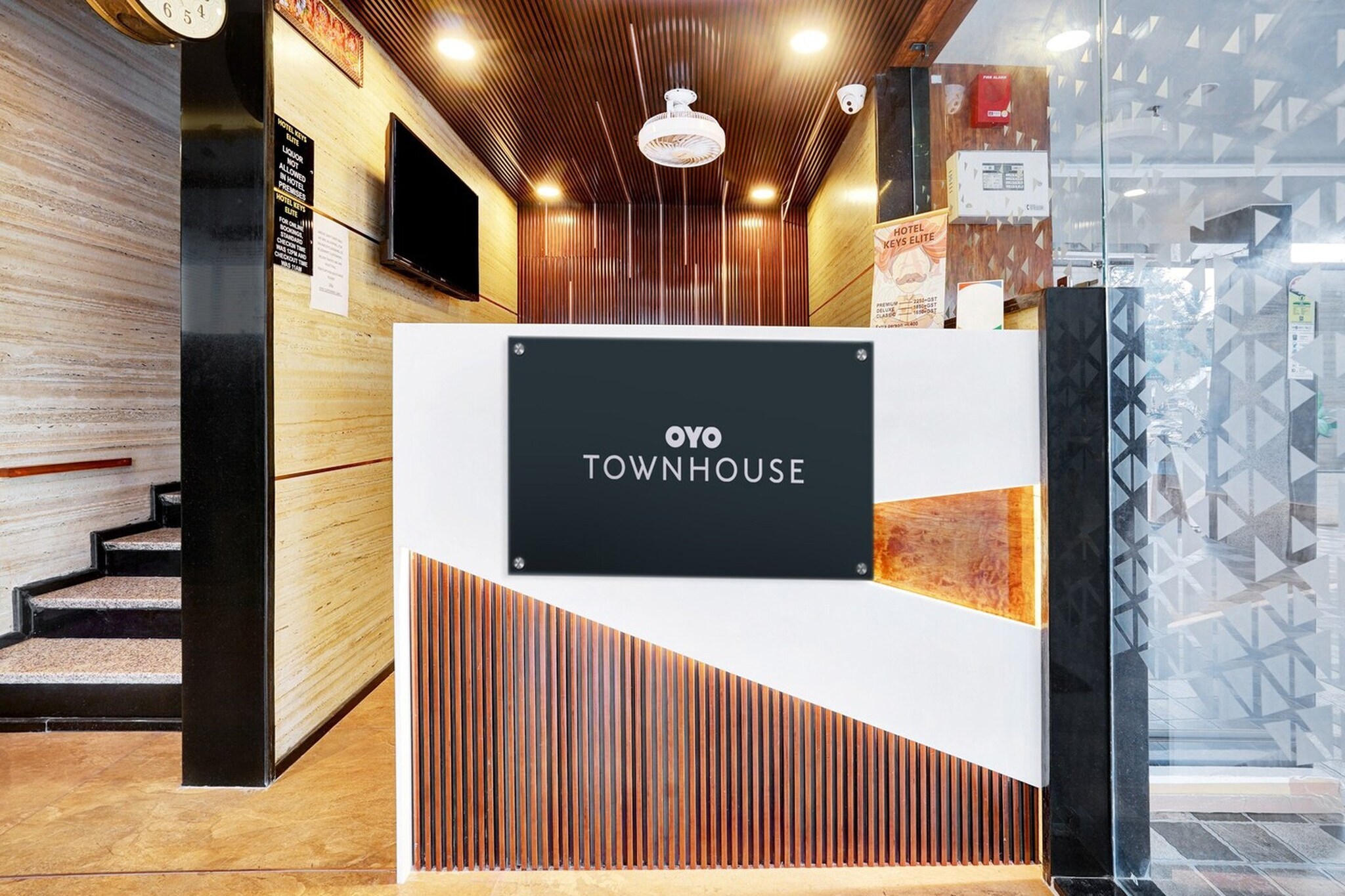 Ground floor: (bedroom(double bed, TV, seating area, electric kettle, air conditioning, telephone), bathroom(bathtub or shower, shower, washbasin, toilet, Towels incl., shampoo, body soap, hot water), lift)