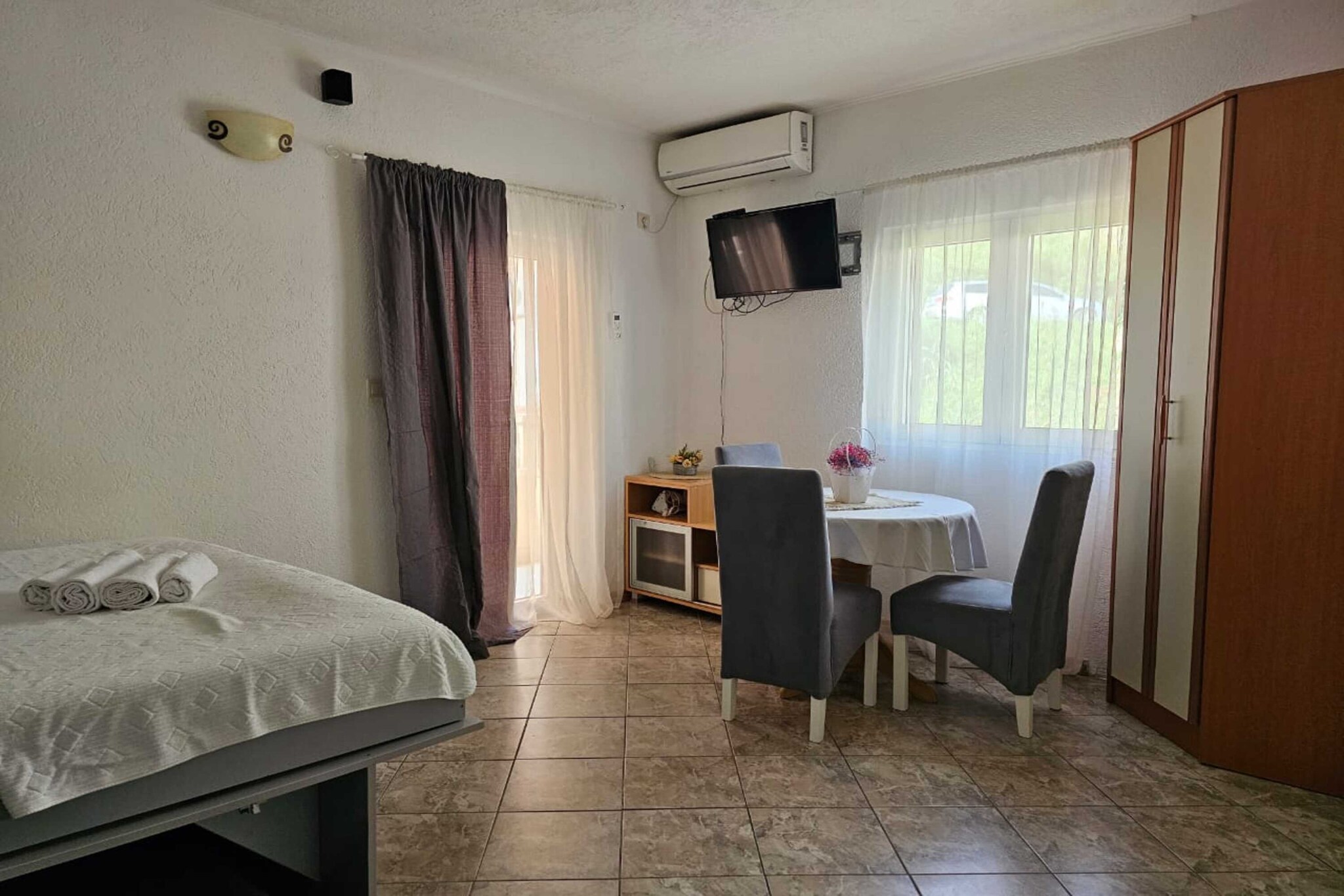 Chic & Sleek Apartments in Kotor - Studio Apartment with Balcony 2