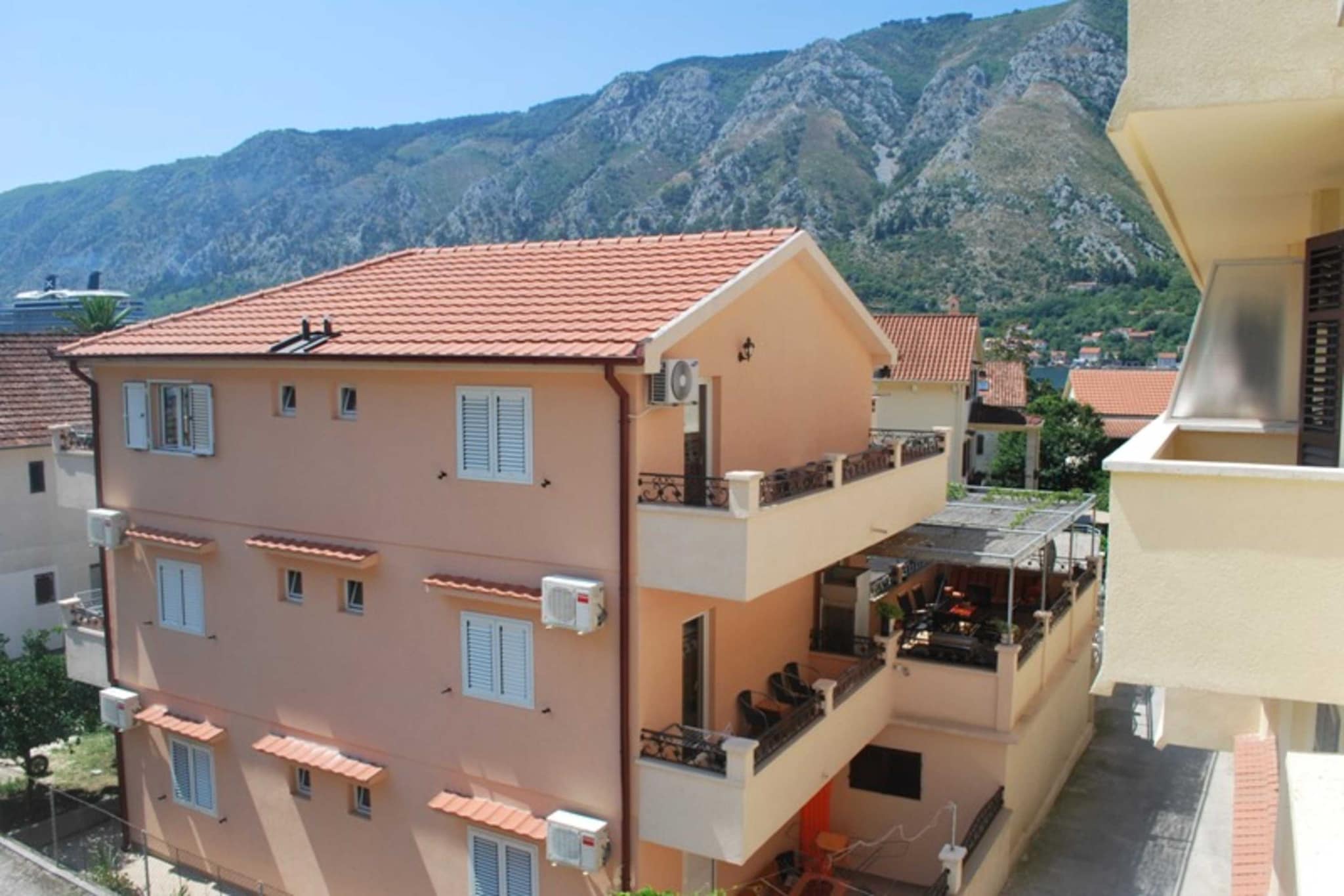 Chic & Sleek Apartments in Kotor - Studio Apartment with Balcony 3-Buitenlucht