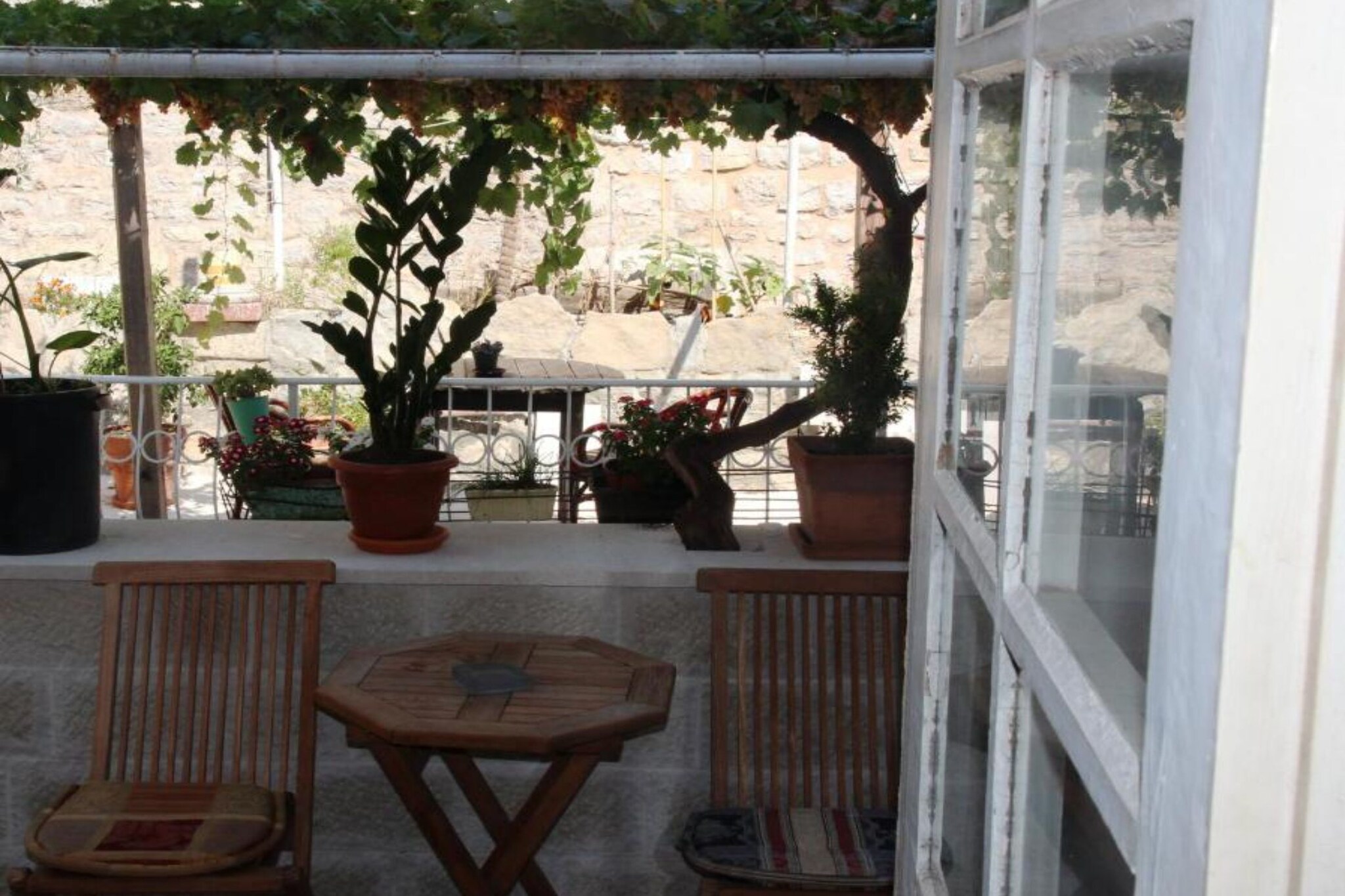 Quaint & Affordable Stay in Budva Traditional Stone House - Family Room 2-Buitenlucht