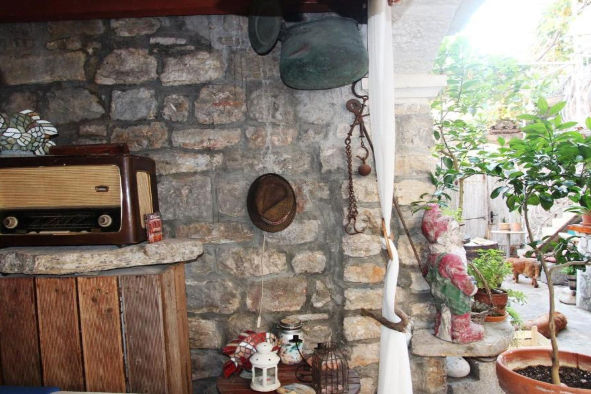 Quaint & Affordable Stay in Budva Traditional Stone House - Family Room 2-Buitenlucht