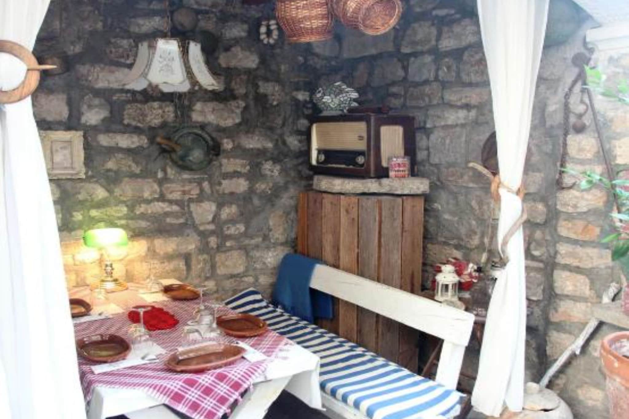 Quaint & Affordable Stay in Budva Traditional Stone House - Family Room 2-Buitenlucht
