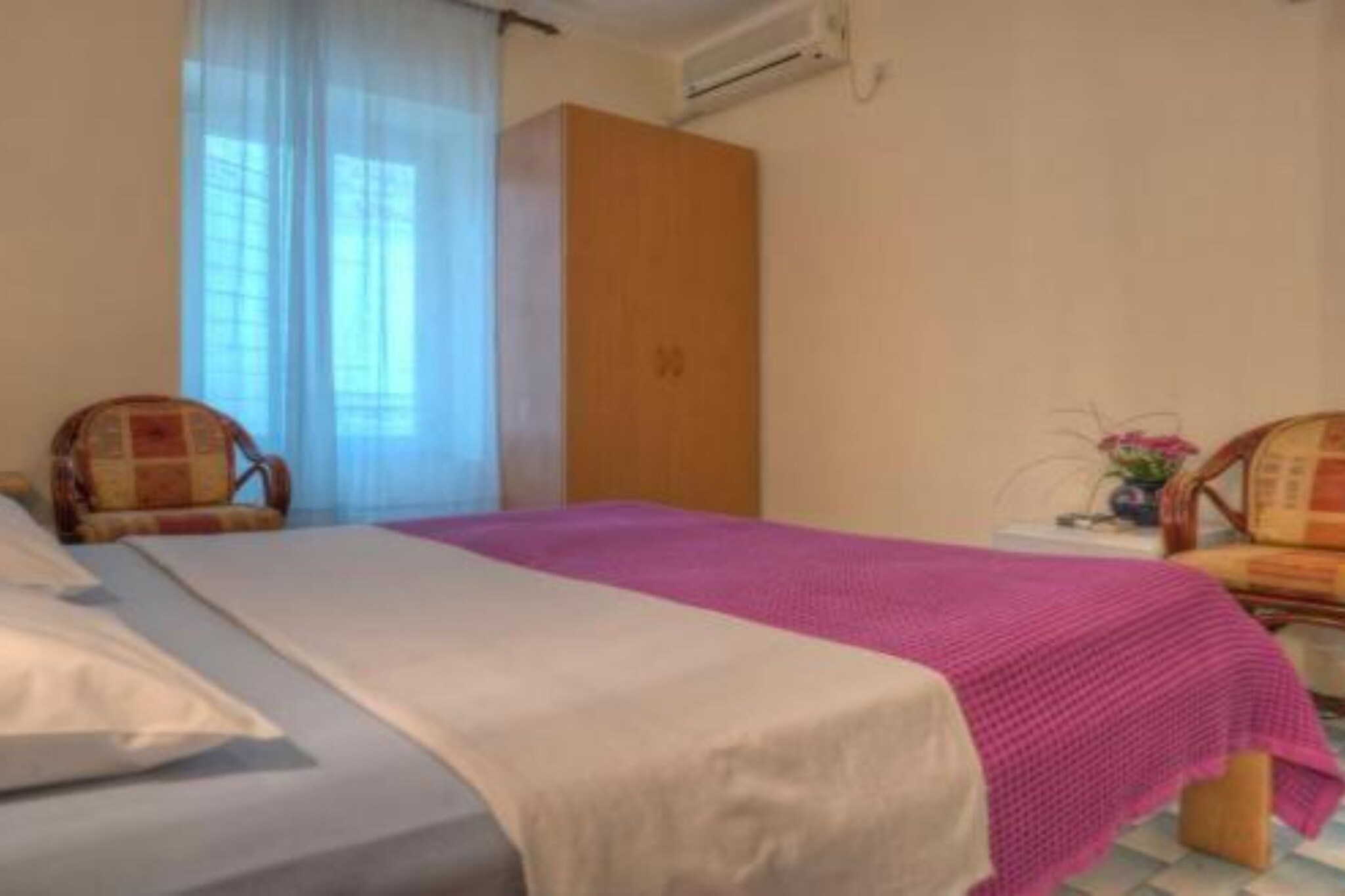 Quaint & Affordable Stay in Budva Traditional Stone House - Family Room 2-Slaapkamer