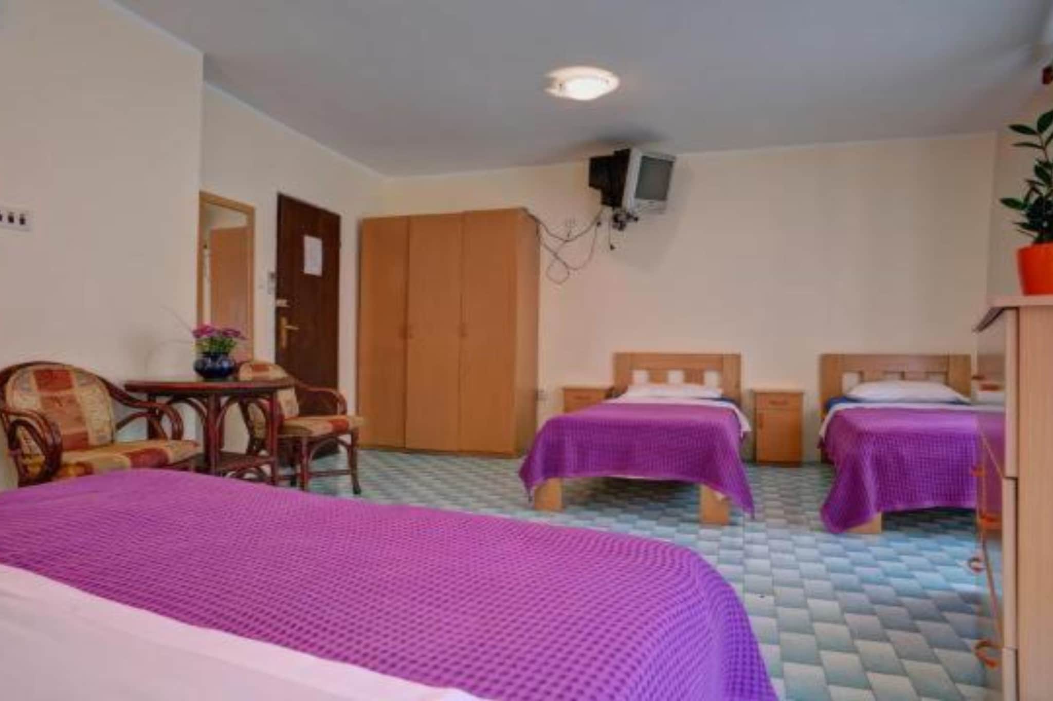 Quaint & Affordable Stay in Budva Traditional Stone House - Family Room 2-Slaapkamer