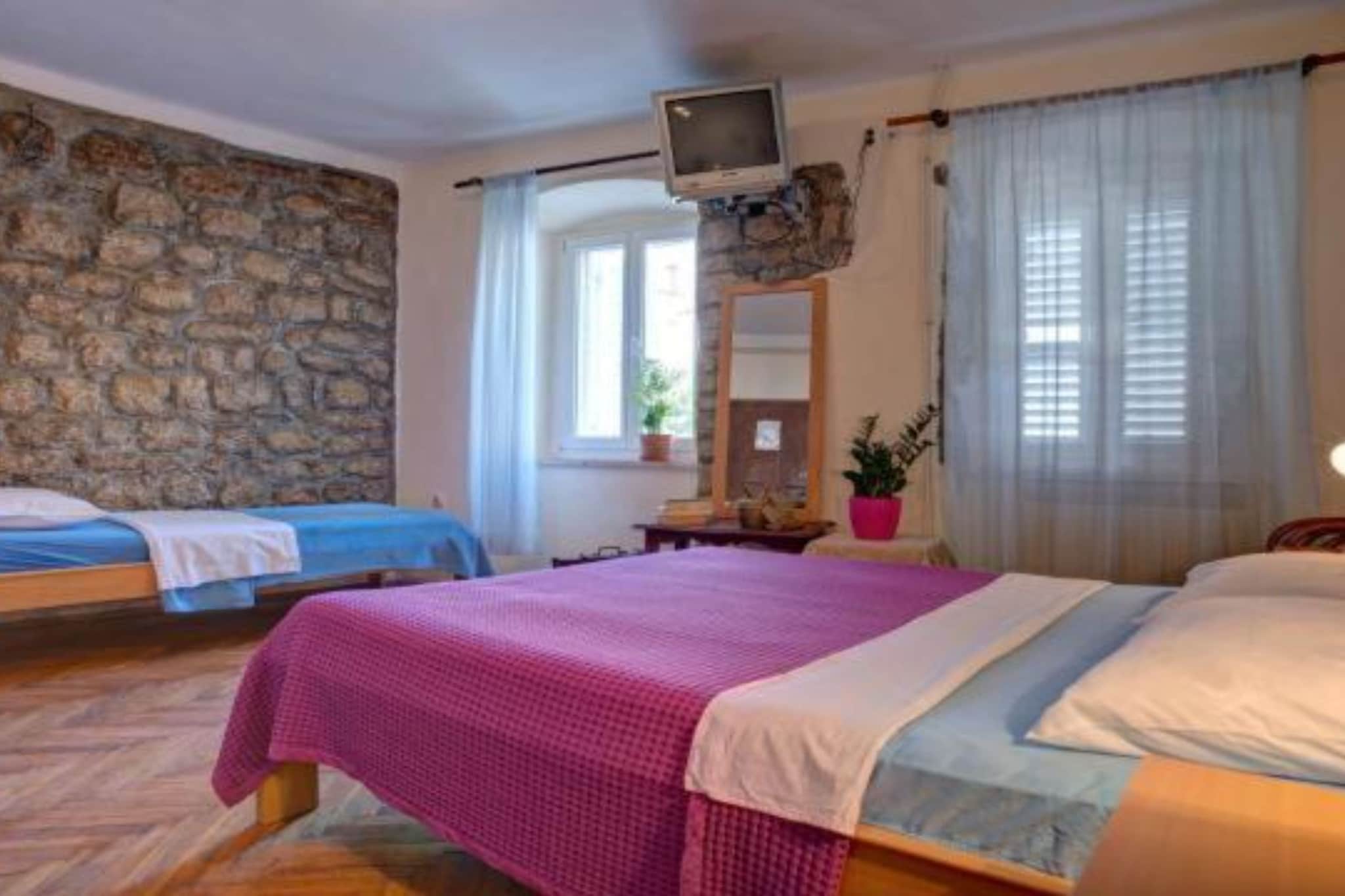 Quaint & Affordable Stay in Budva Traditional Stone House - Family Room 2-Slaapkamer
