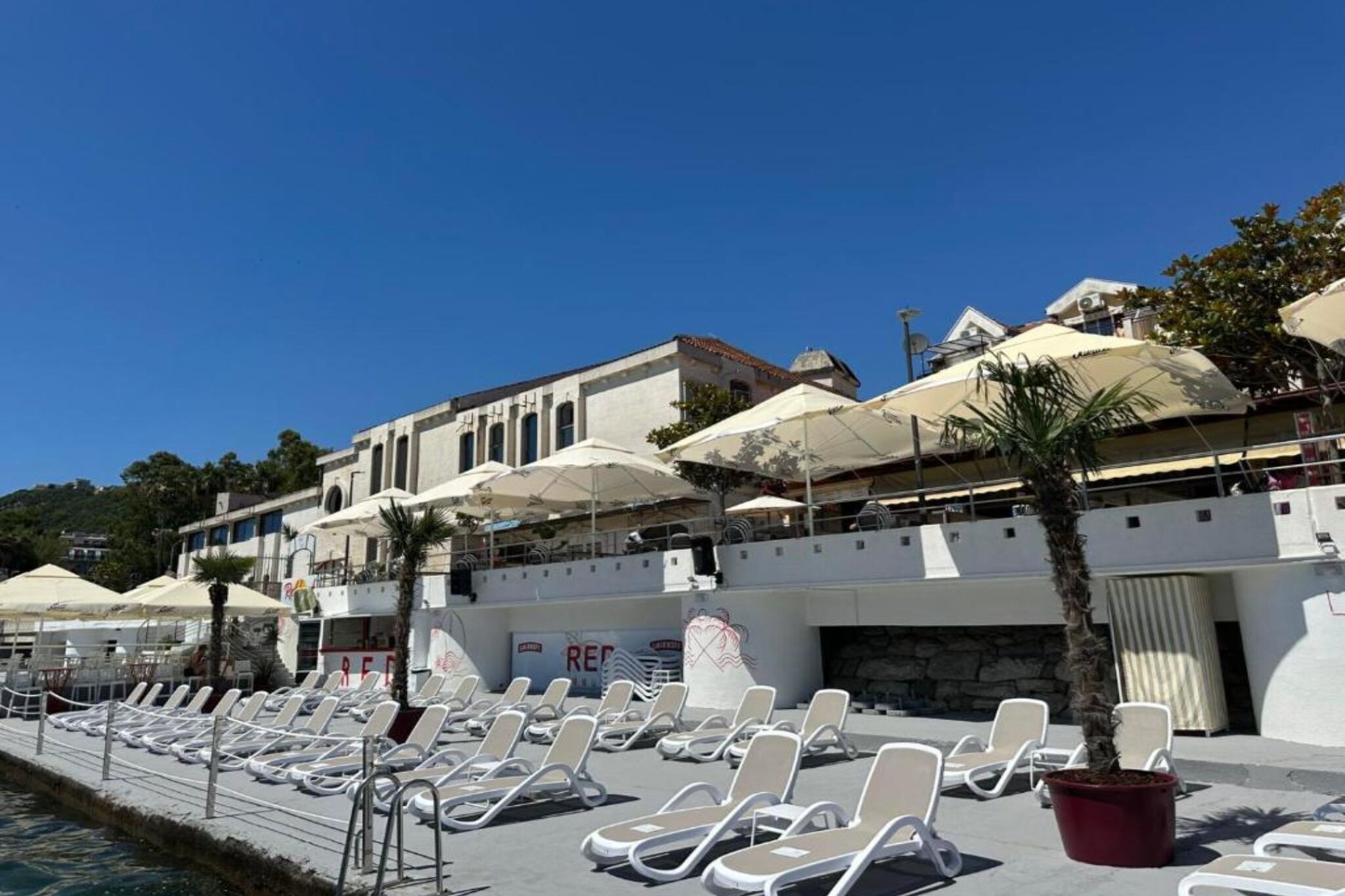 Stunning Beachfront Stay in Herceg Novi -  One Bedroom Apartment B-Buitenlucht