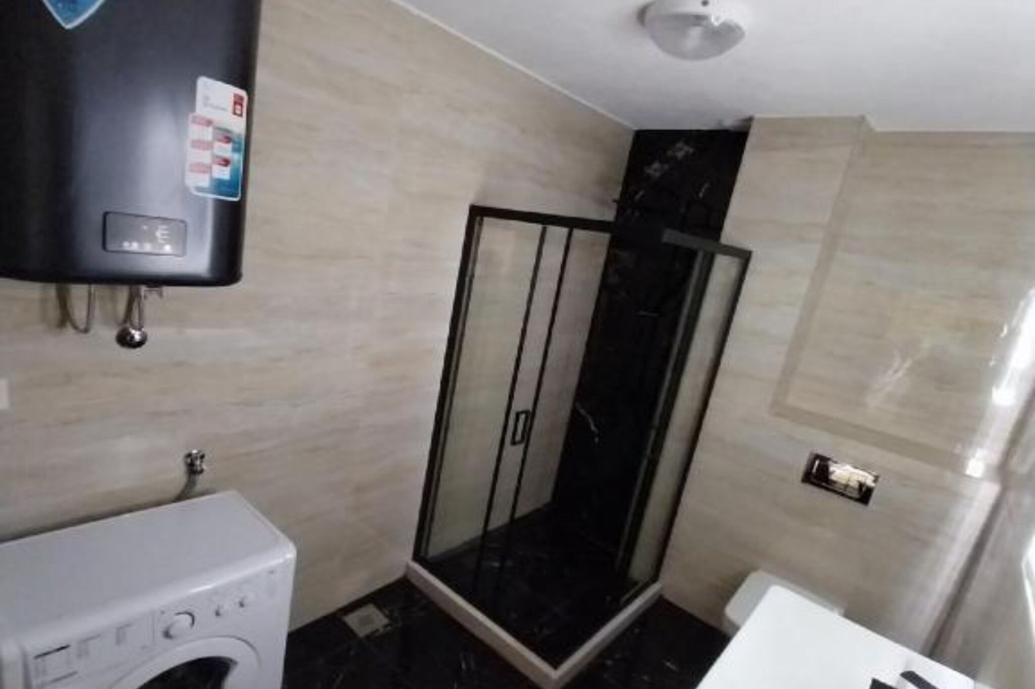 Stunning Beachfront Stay in Herceg Novi -  One Bedroom Apartment B-Badkamer