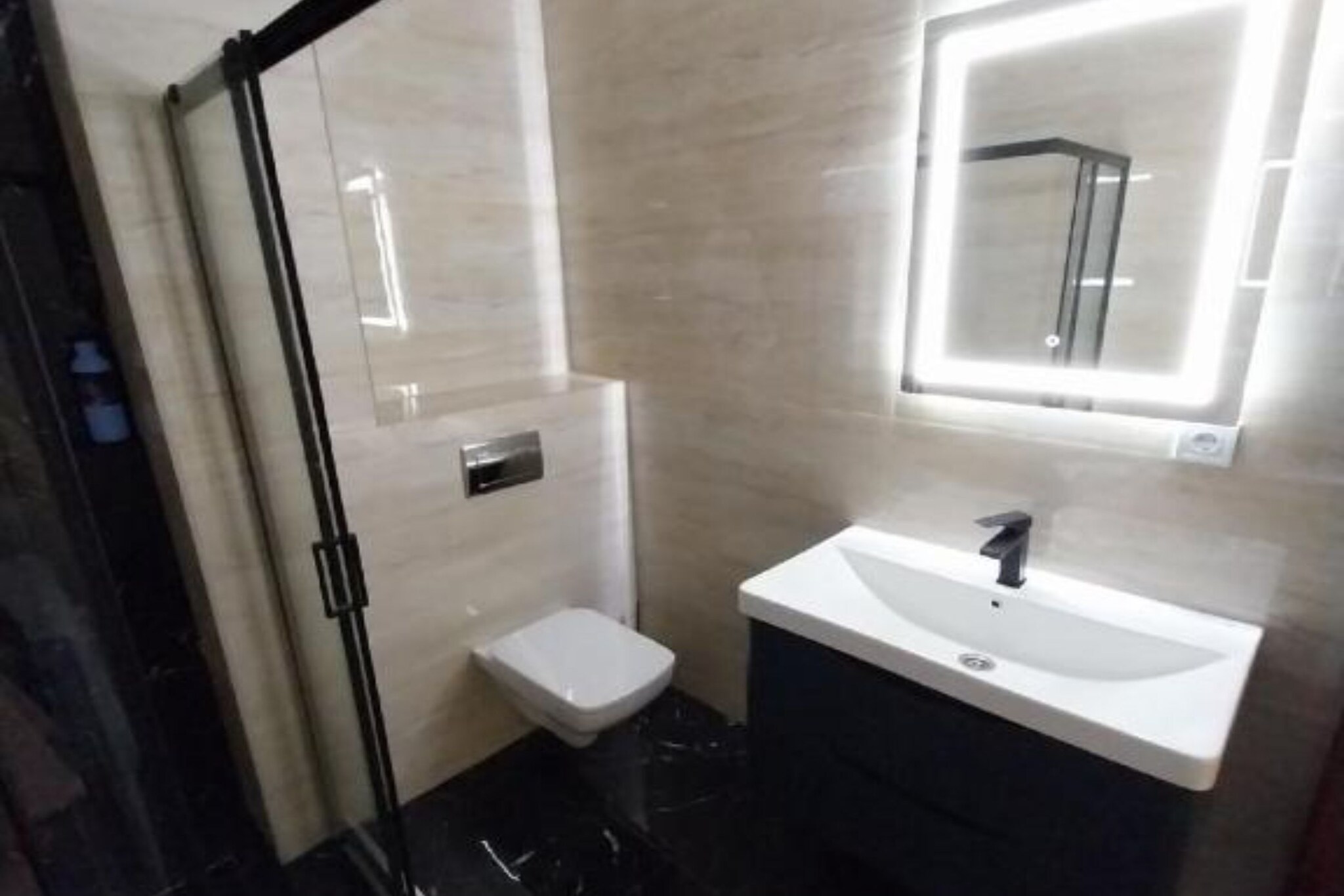 Stunning Beachfront Stay in Herceg Novi -  One Bedroom Apartment B-Badkamer