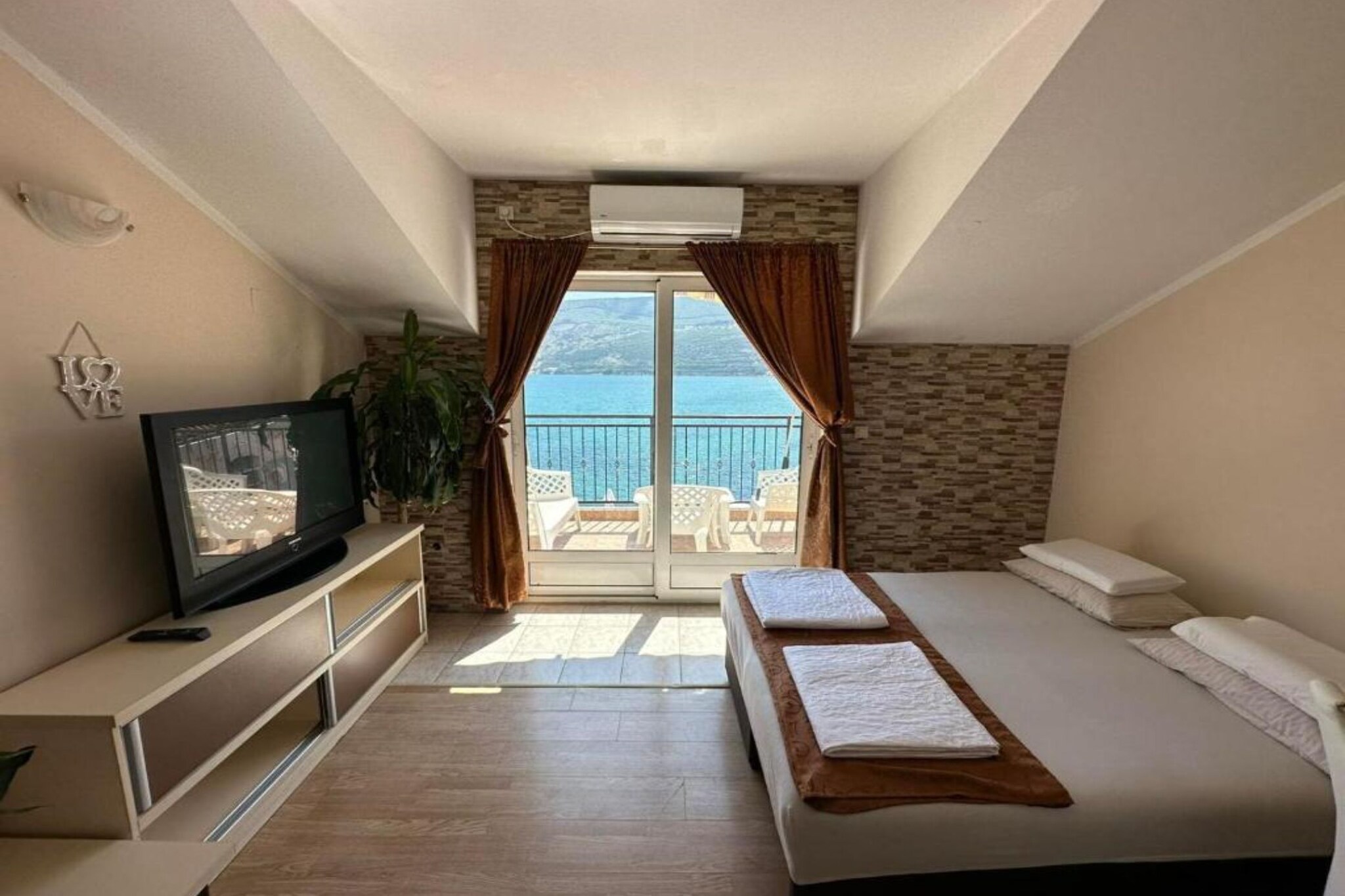 Stunning Beachfront Stay in Herceg Novi - One Bedroom Apartment N