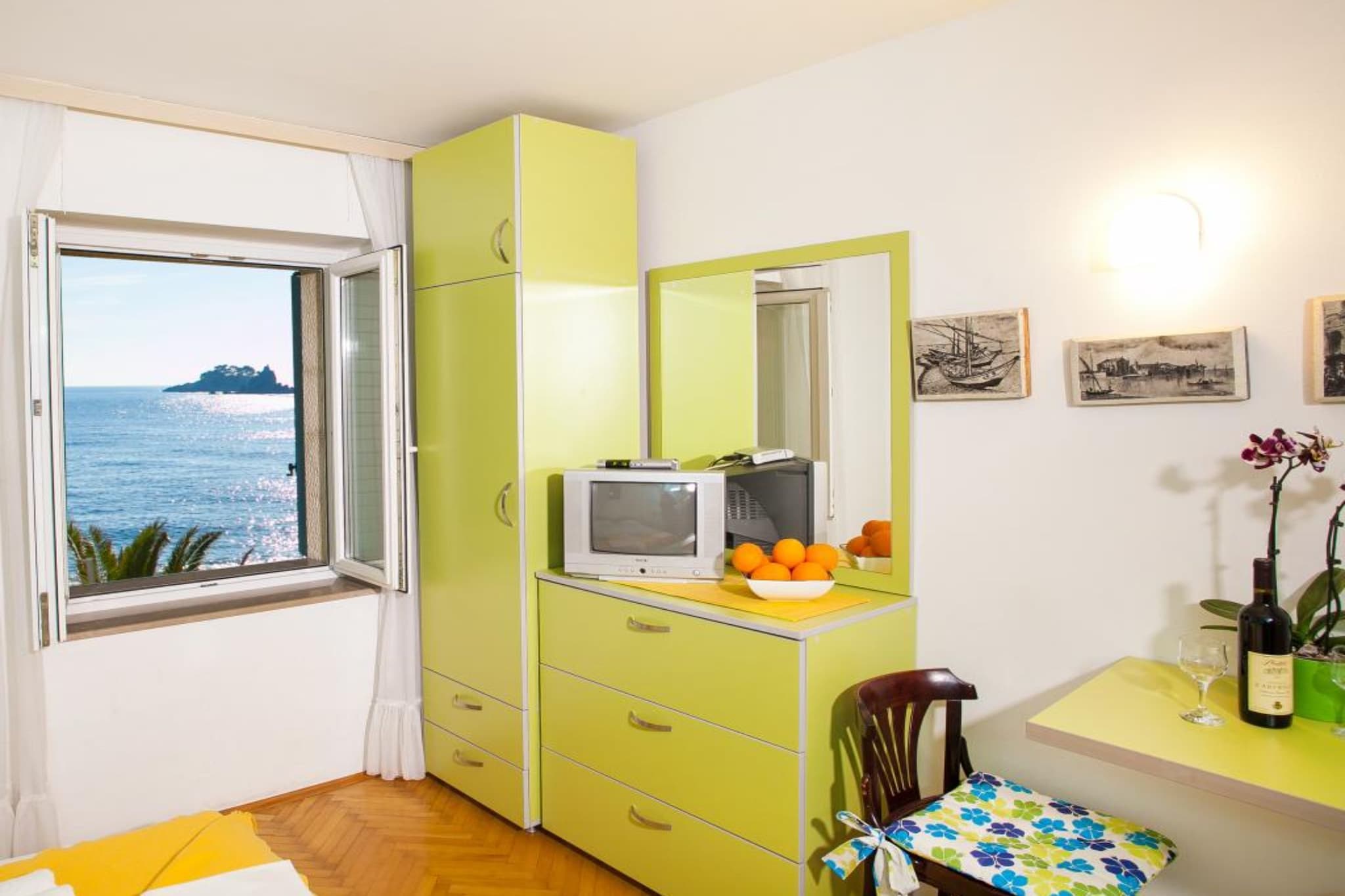 Comfortable Stay with Sea View in Petrovac - Standard Studio with Shared Balcony 1