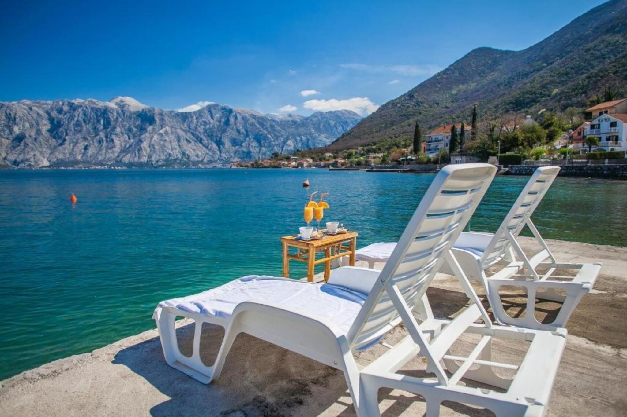 Charming Seaside Escape in Kotor - One Bedroom Apartment with Sea View 1-Buitenlucht
