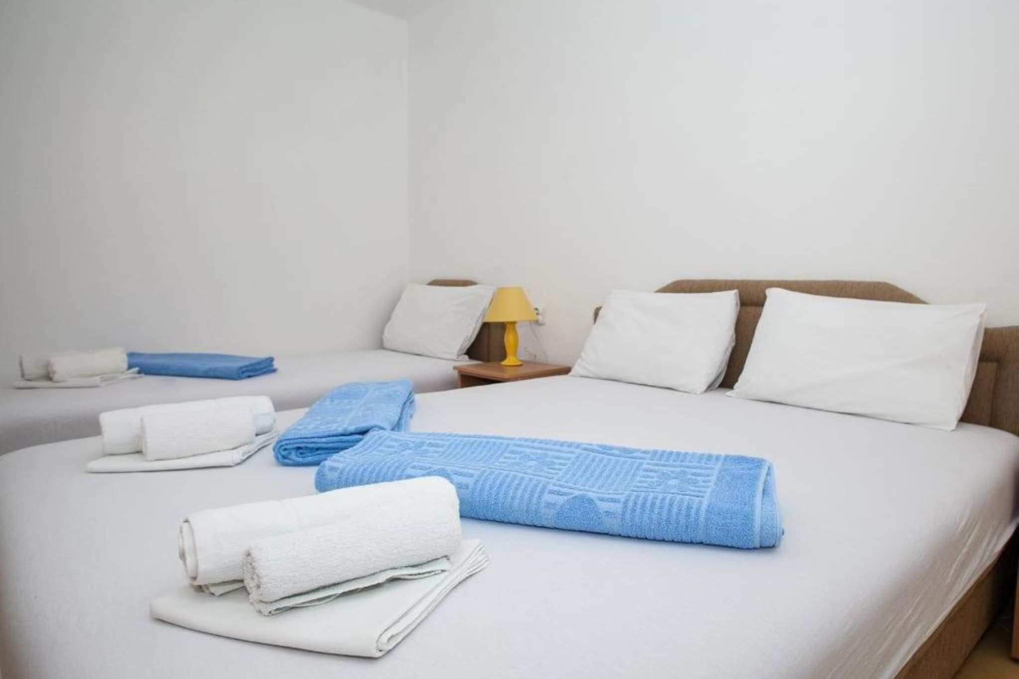 Charming Seaside Escape in Kotor - One Bedroom Apartment with Sea View 1