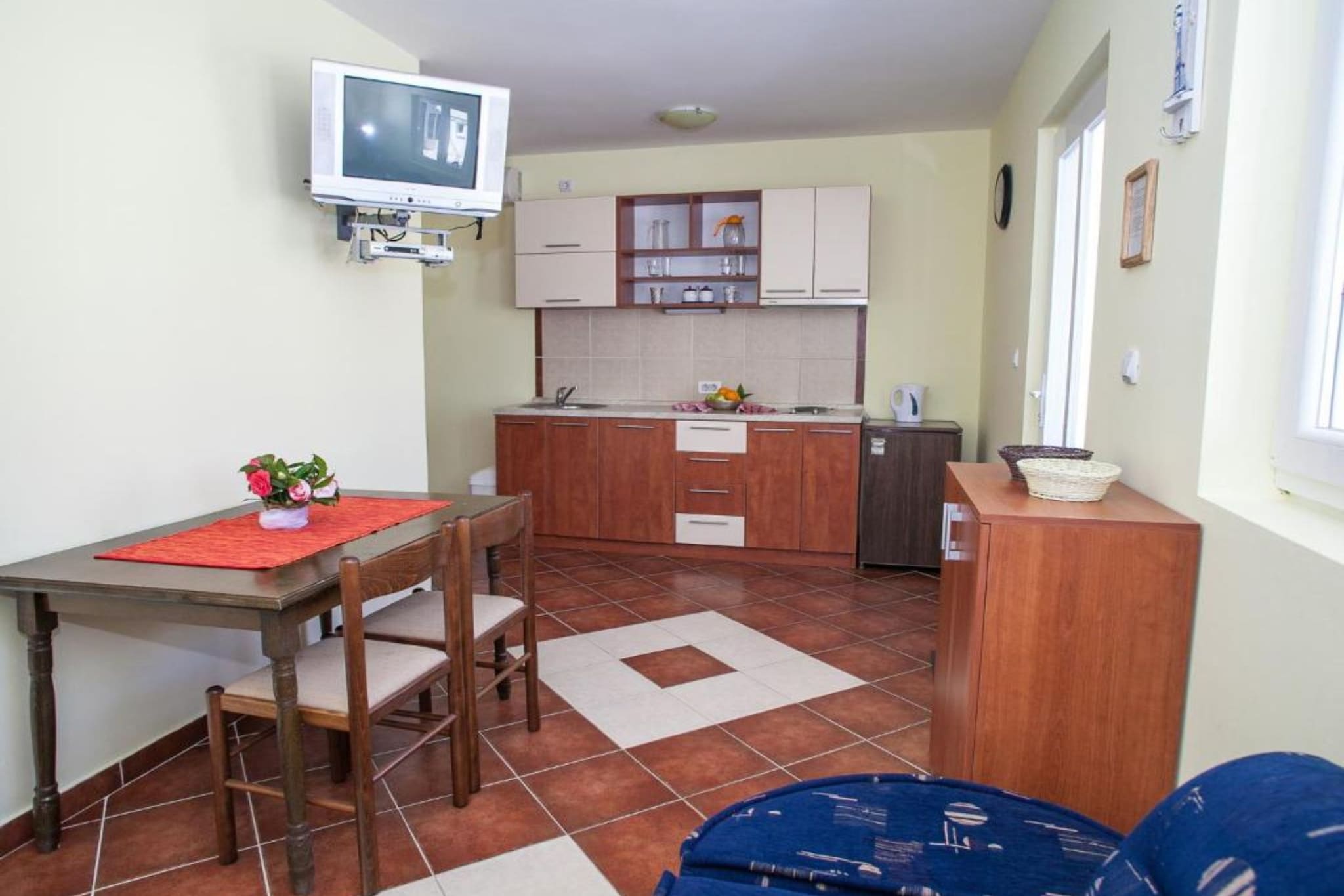Charming Seaside Escape in Kotor - One Bedroom Apartment with Garden 3-Keuken