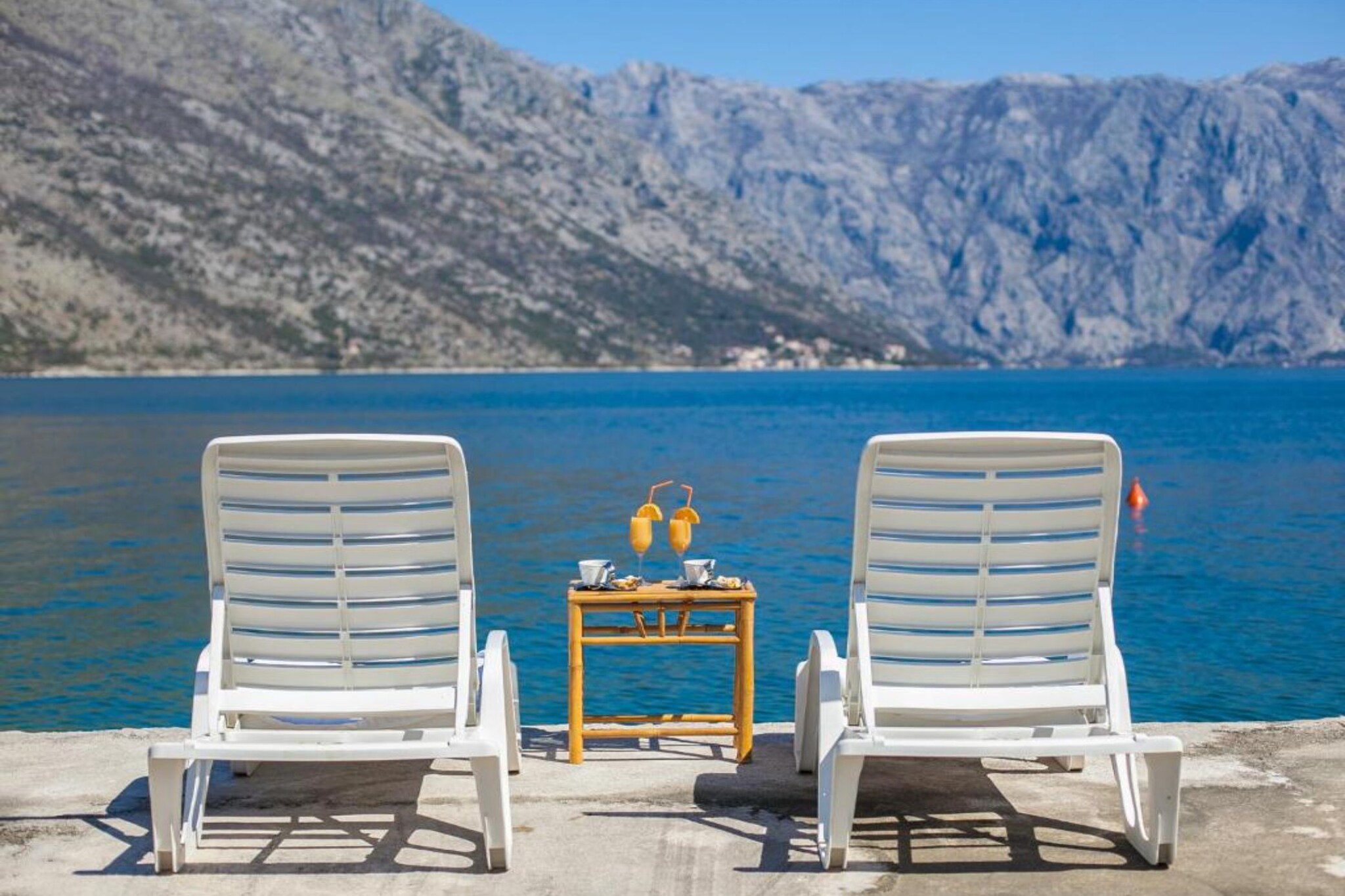 Charming Seaside Escape in Kotor - One Bedroom Apartment with Sea View 2-Buitenlucht