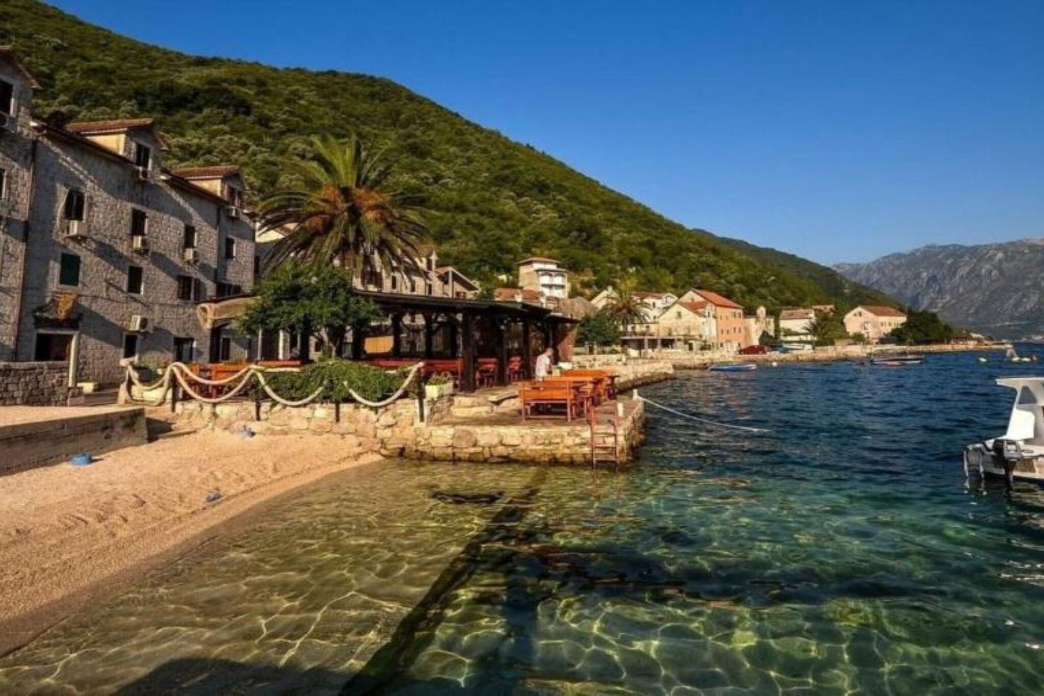 Charming Seaside Escape in Kotor - One Bedroom Apartment with Sea View 2-Buitenlucht