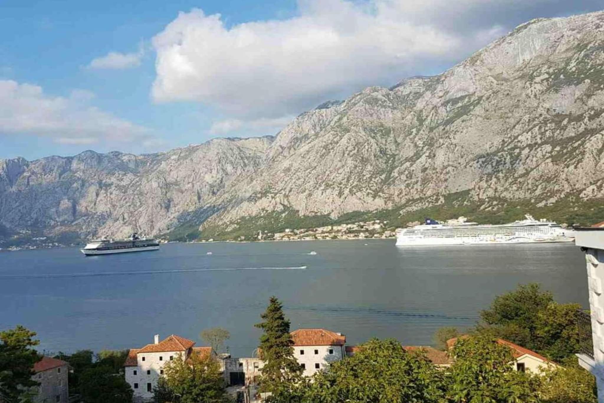 Charming Kotor Bay Retreat Just Steps from the Beach - Two Bedroom Apartment With Sea View-Buitenlucht
