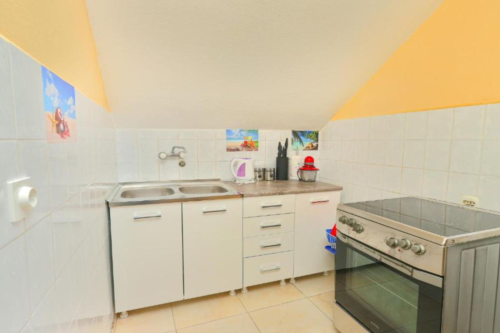 Charming Kotor Bay Retreat Just Steps from the Beach - Two Bedroom Apartment With Sea View-Keuken