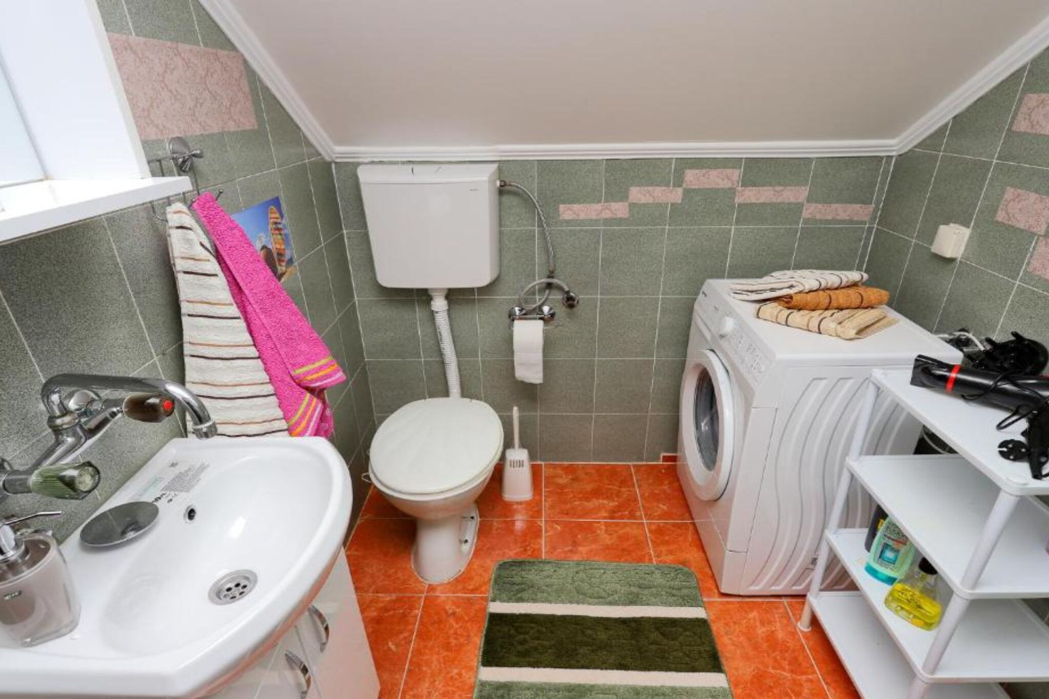 Charming Kotor Bay Retreat Just Steps from the Beach - Two Bedroom Apartment With Sea View-Badkamer