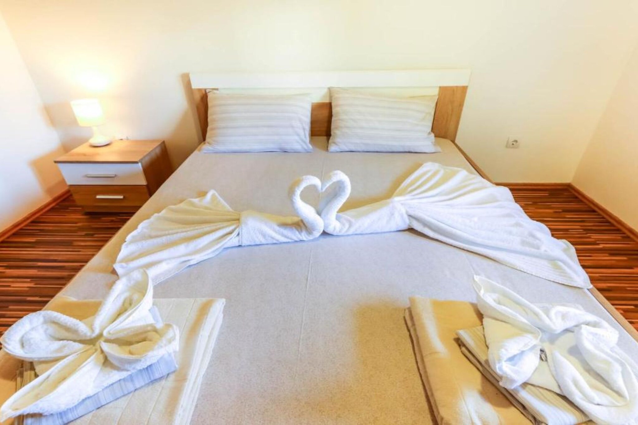 Beachfront Escape – Steps from the Crystal-Clear Sea - One Bedroom Apartment 2-Slaapkamer